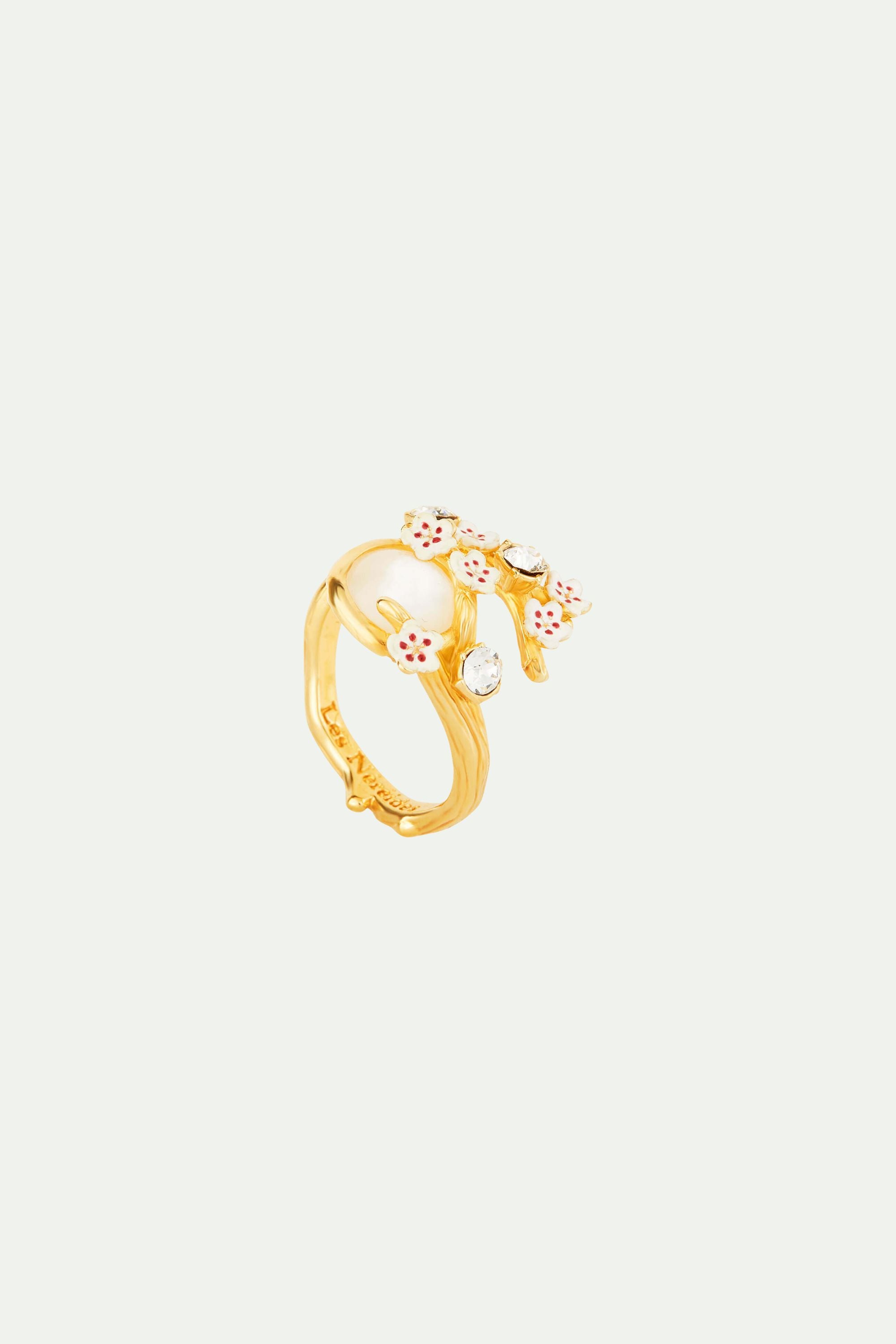 Bague ajustable cabochon de nacre, fleurs de cerisier et cristaux