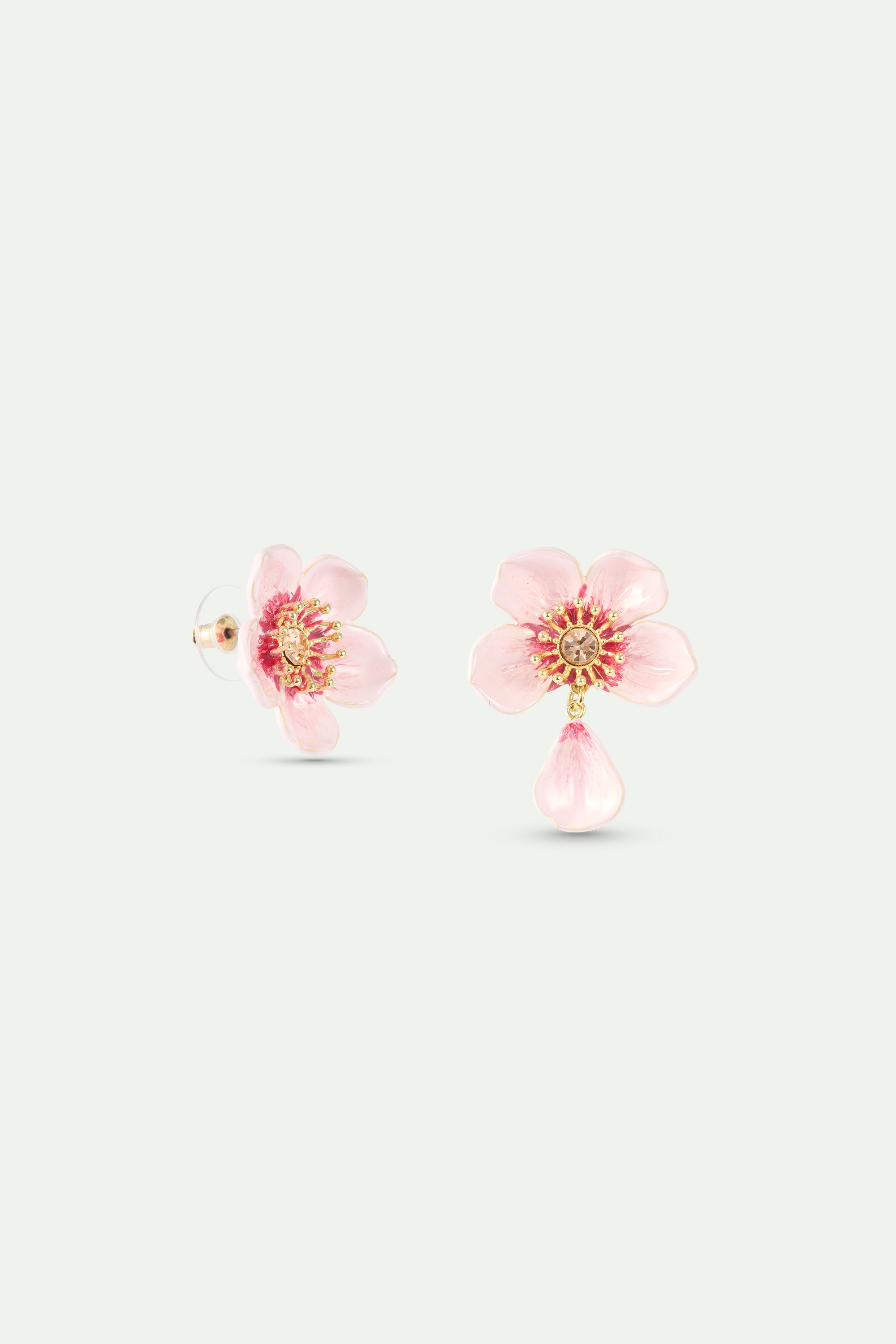 Boucles d'oreilles asymétriques fleur de cerisier rose