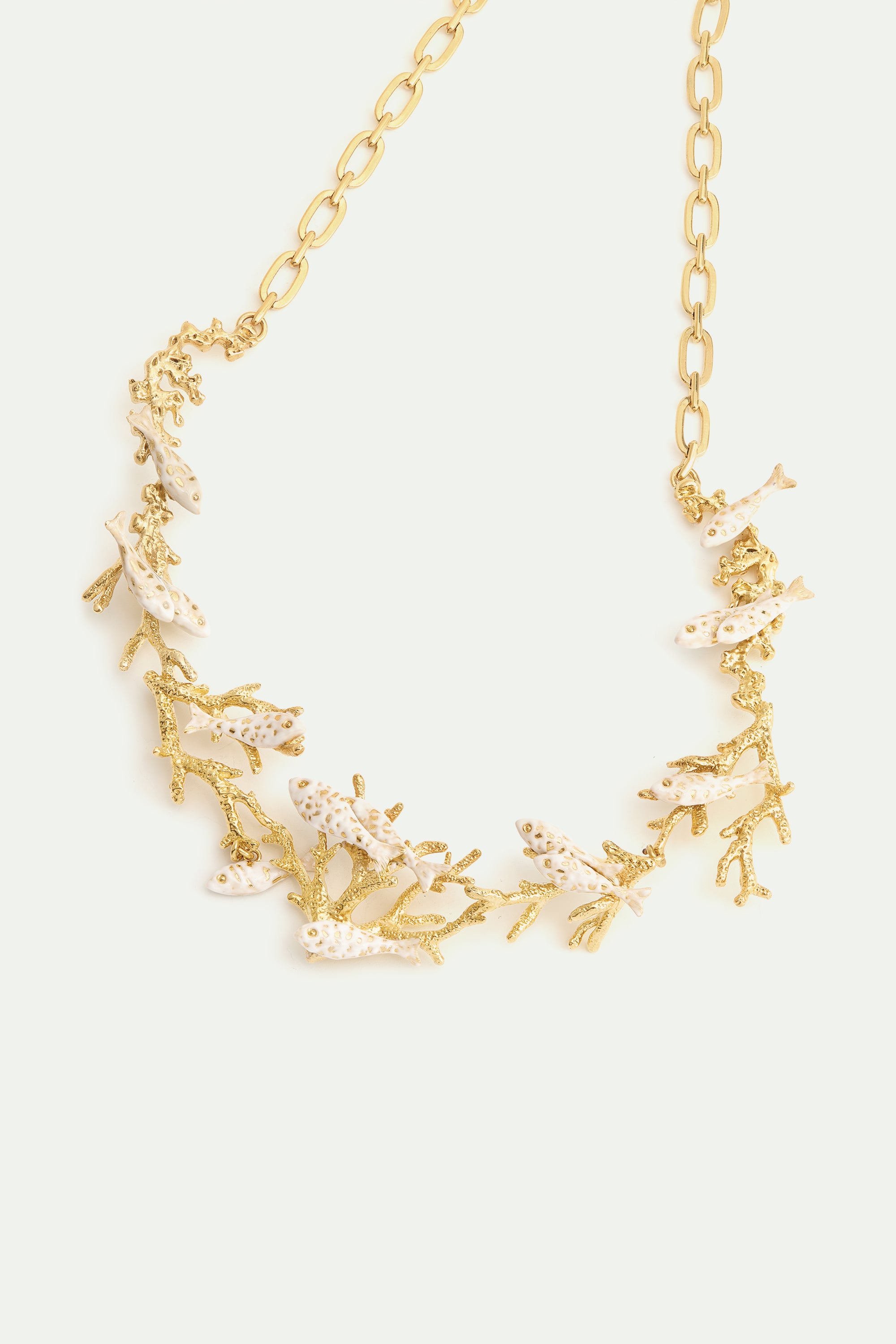 Collier plastron coraux dorés et poissons blancs