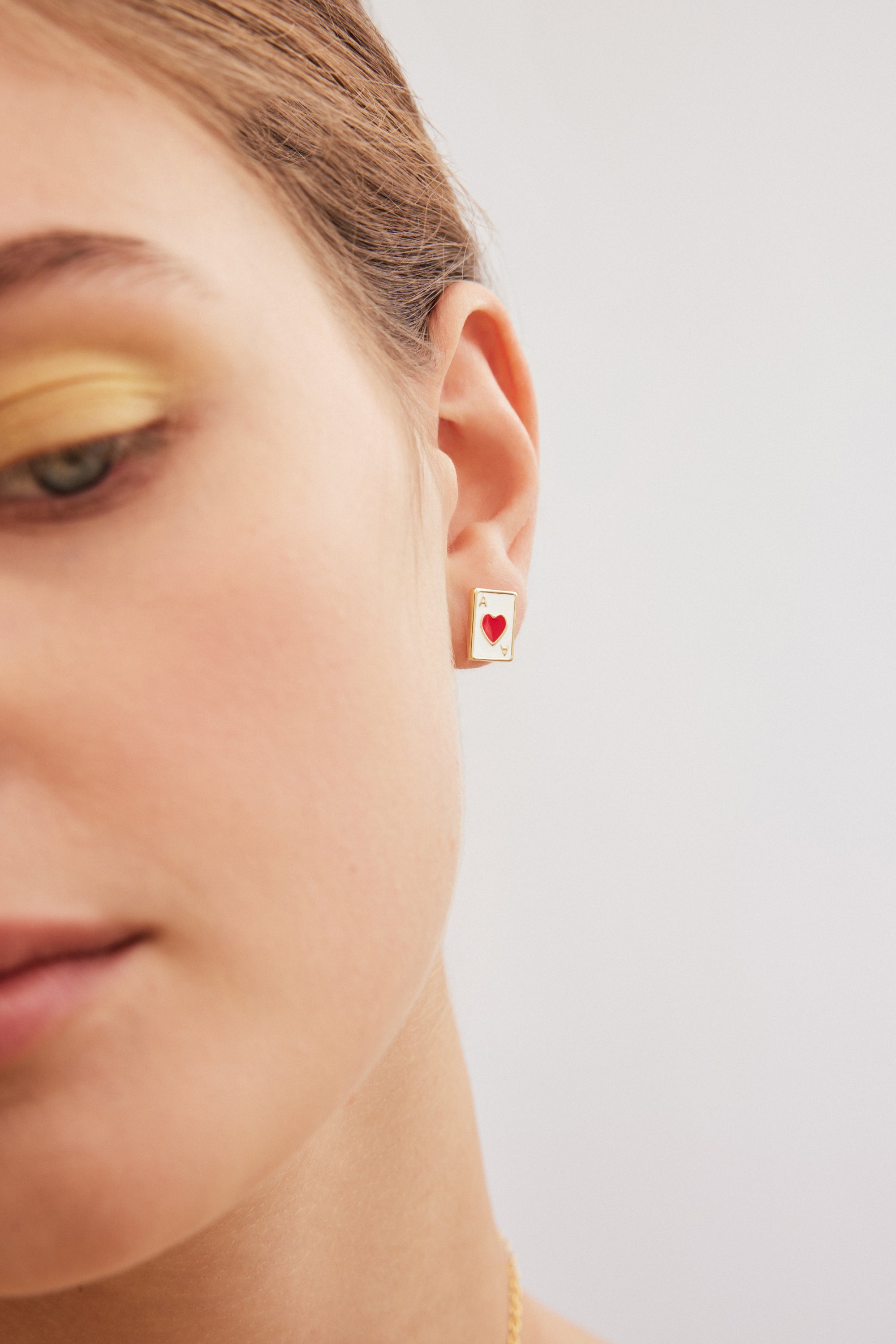 Boucles d'oreilles asymétriques carte coeur et panier coeur