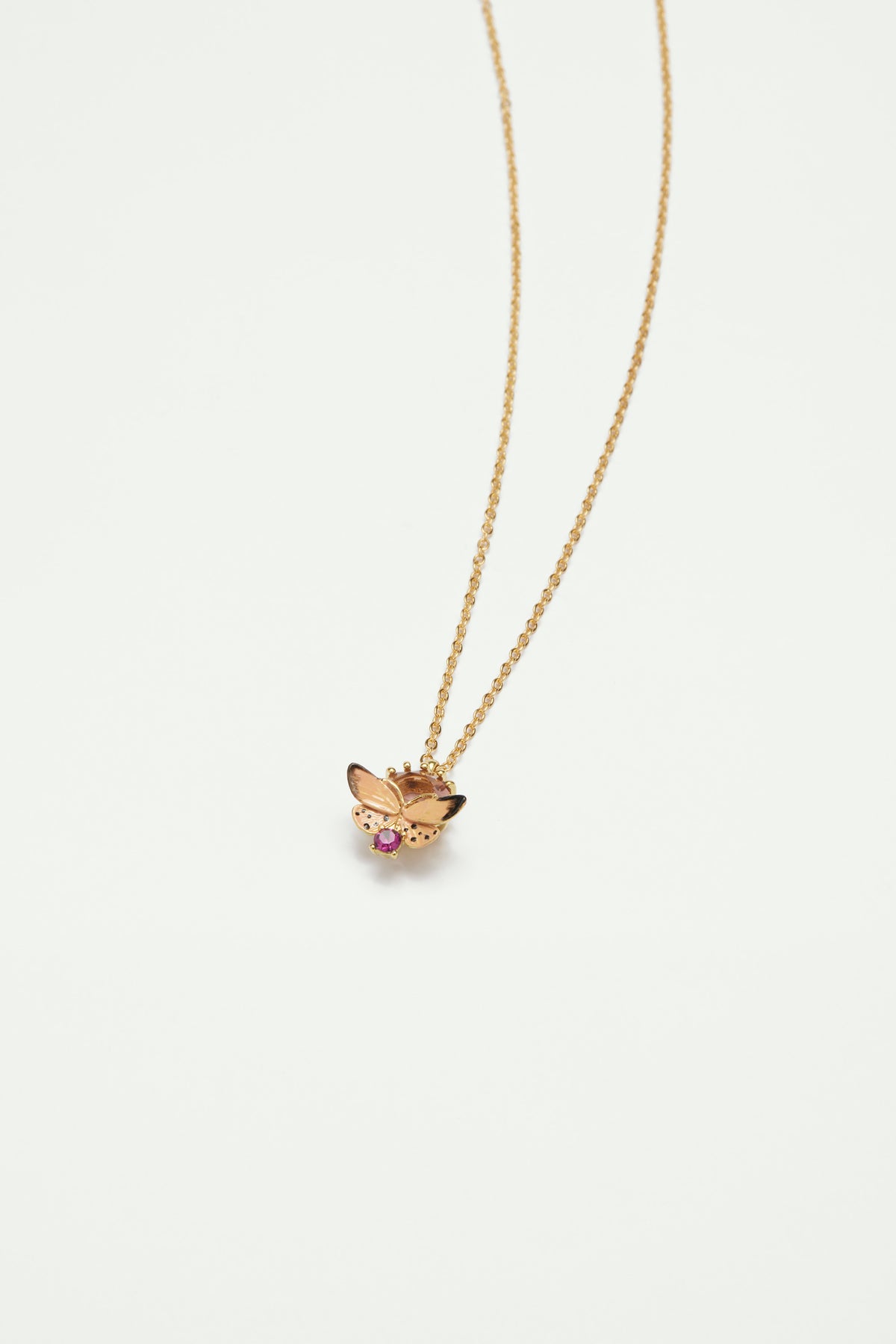 Collier pendentif papillon et pierres en verre taillé