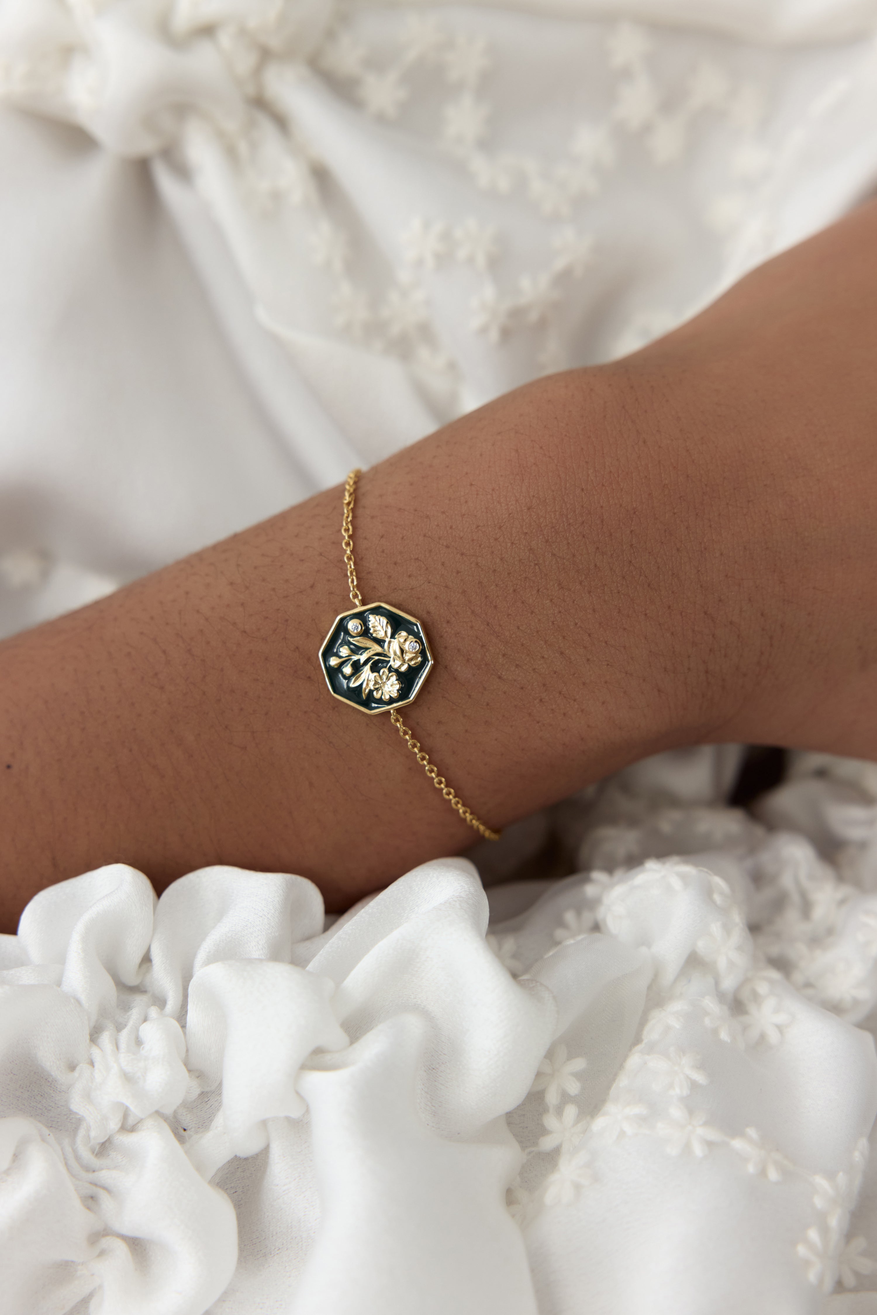 Bracelet médaillon vert fleur d'anémone