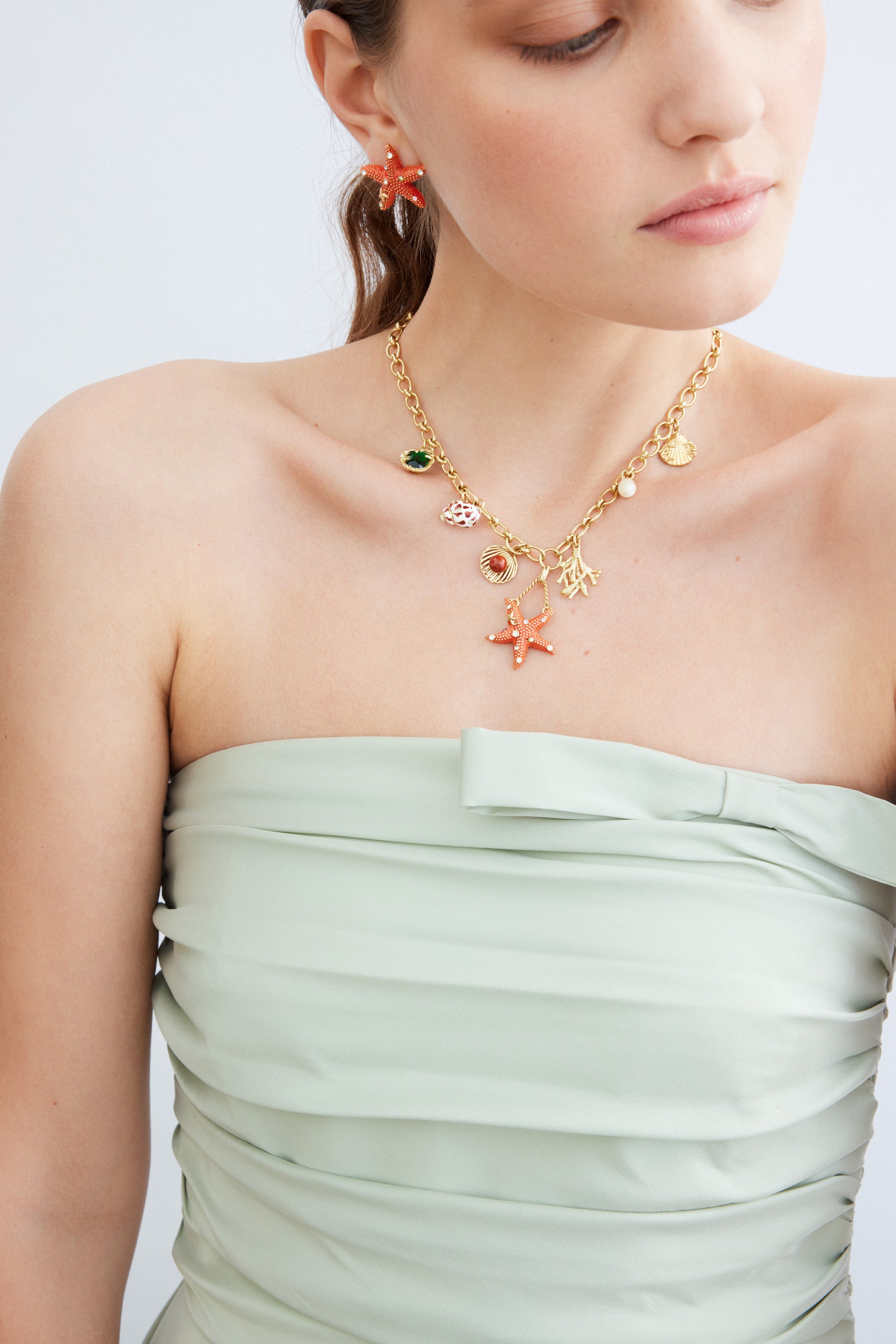 Collier doré étoile de mer et pendentifs coquillages