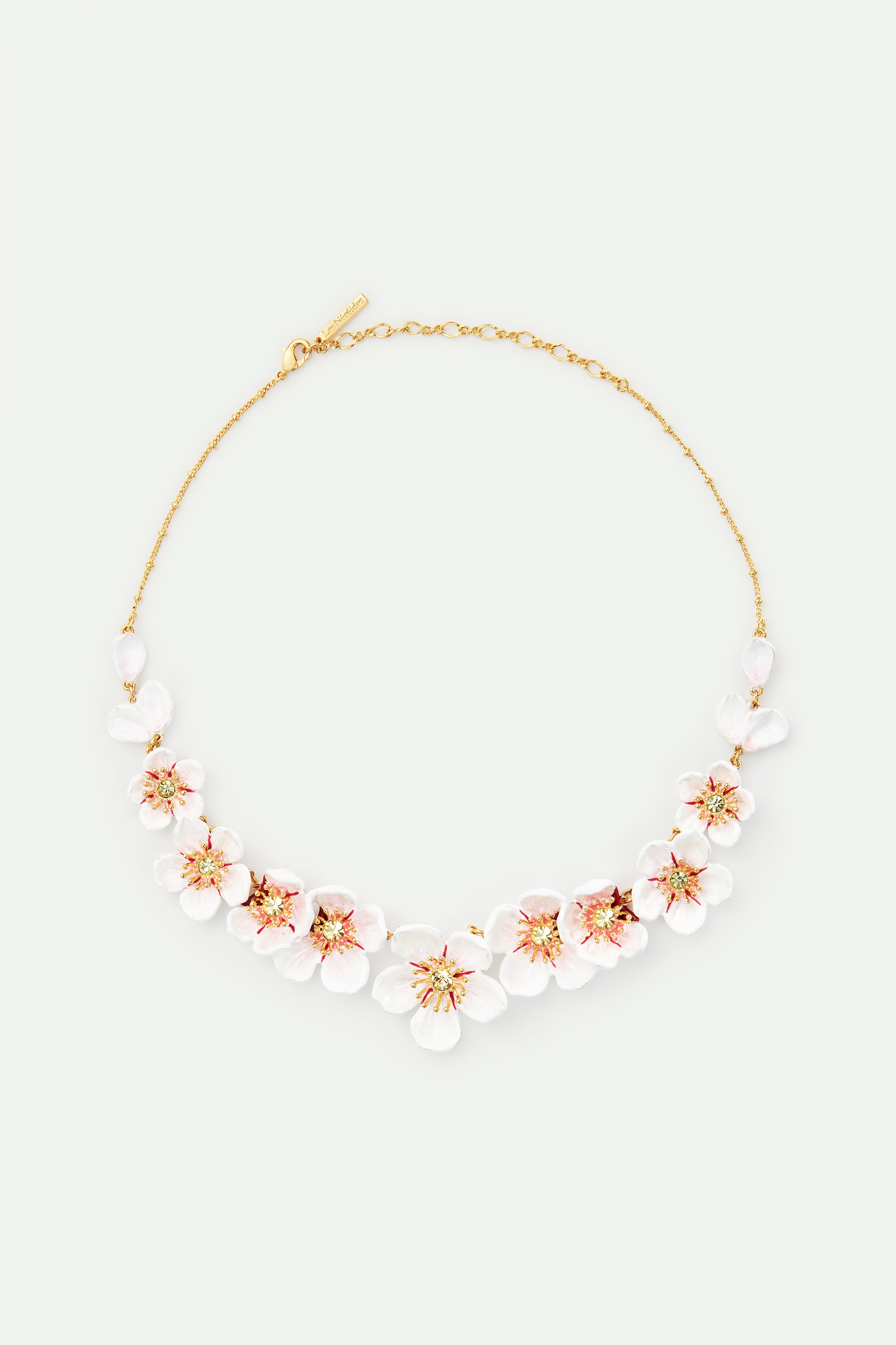 Collar pechera flores blancas de cerezo