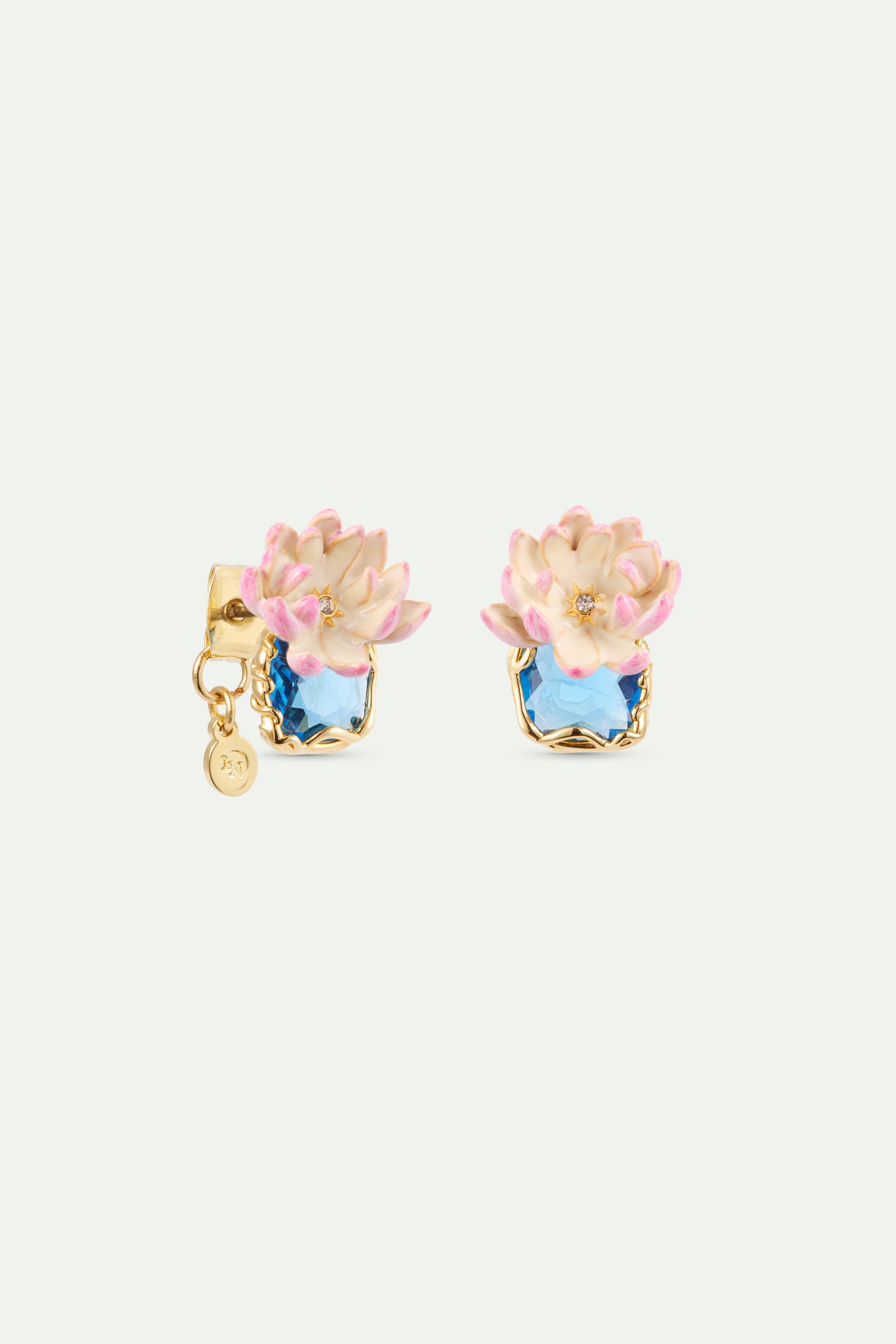 Boucles d’oreilles tiges nymphéa rose et pierre ronde bleue