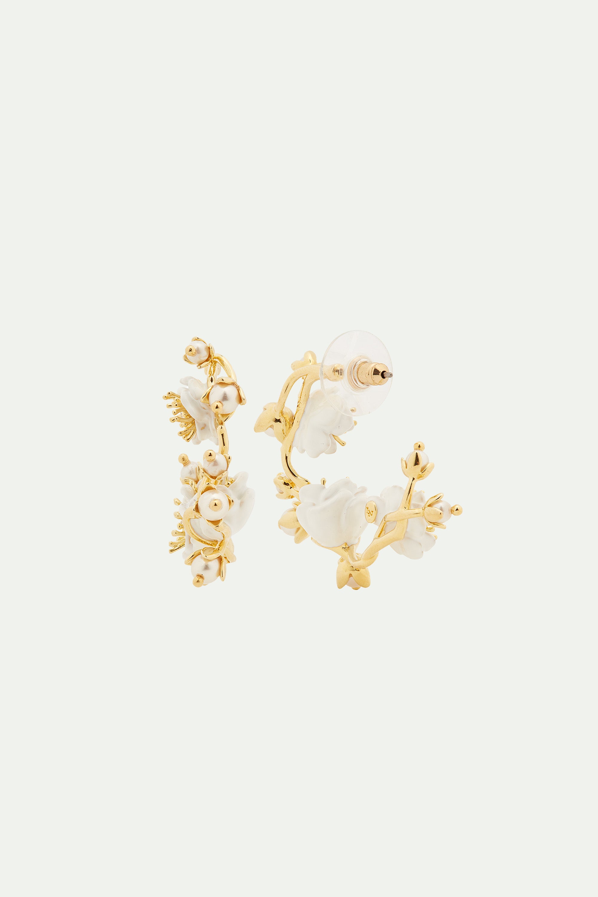 Boucles d'oreilles créoles branche de roses blanches et perles
