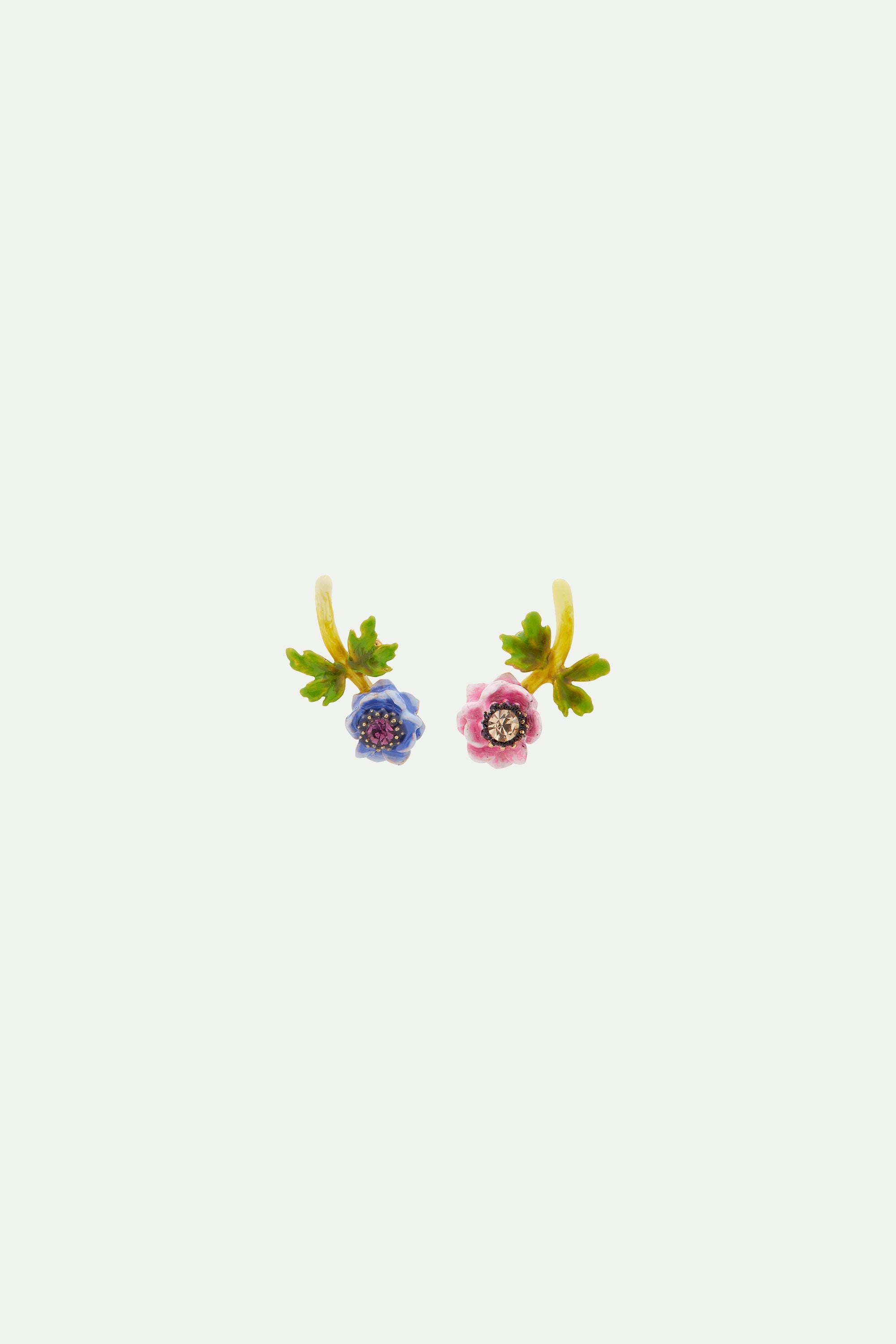 Boucles d'oreilles asymétriques anémones rose et bleue