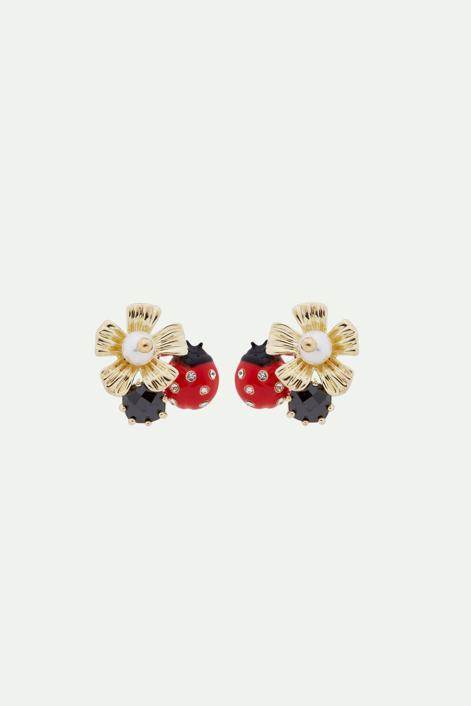 Boucles d'oreilles tiges coccinelle et anémone accompagnée de sa perle de nacre