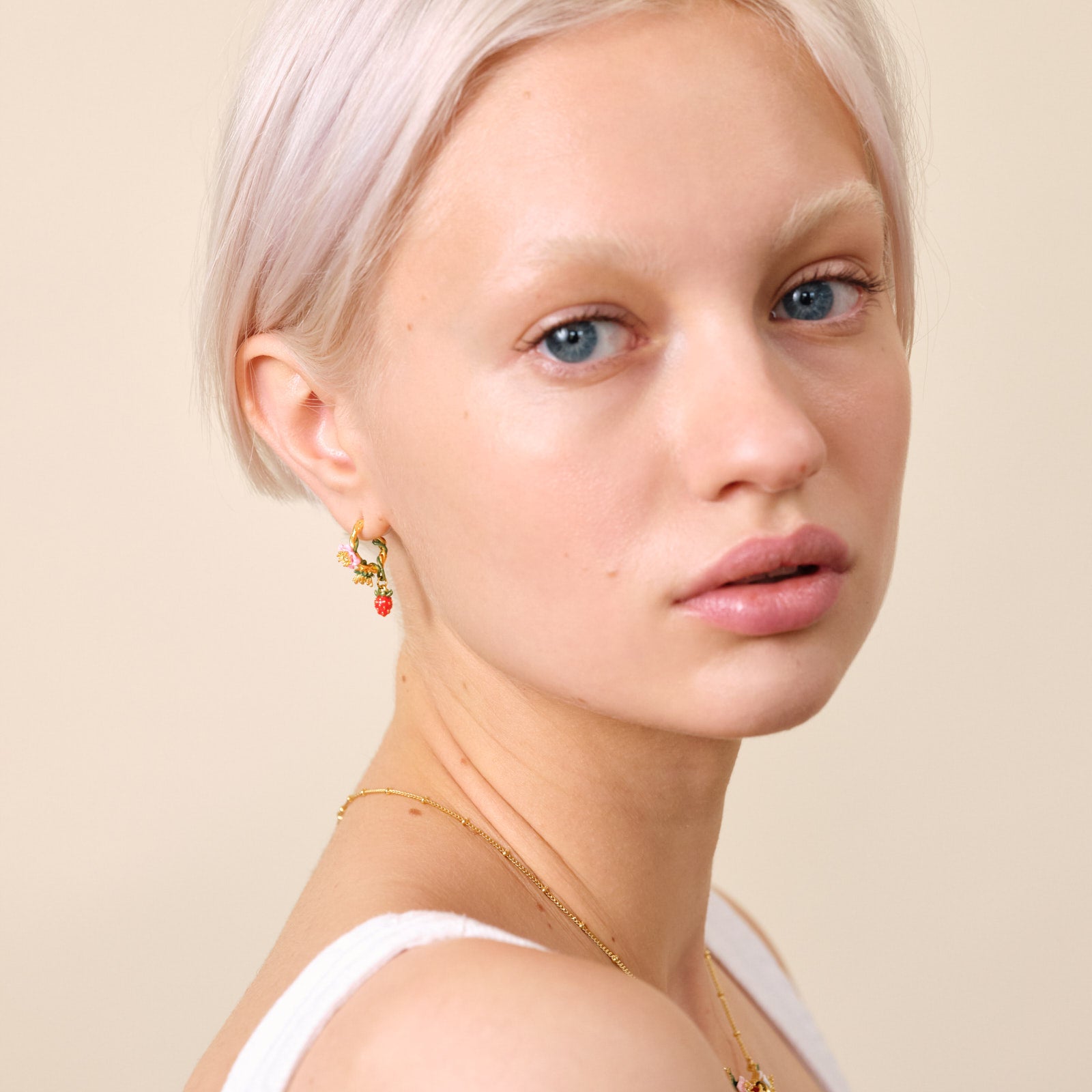 Boucles d’oreilles tiges créoles fraise des bois