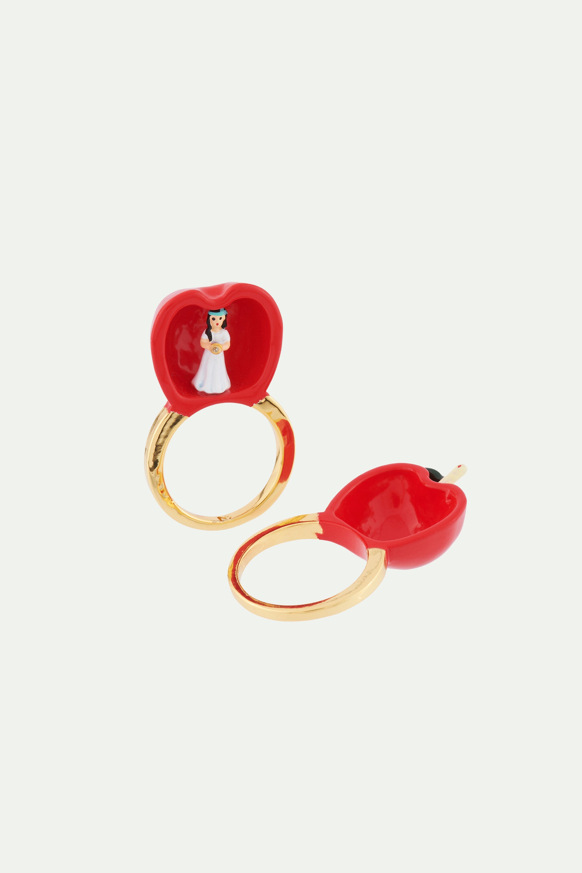 Snow White into the poison apple double band ring