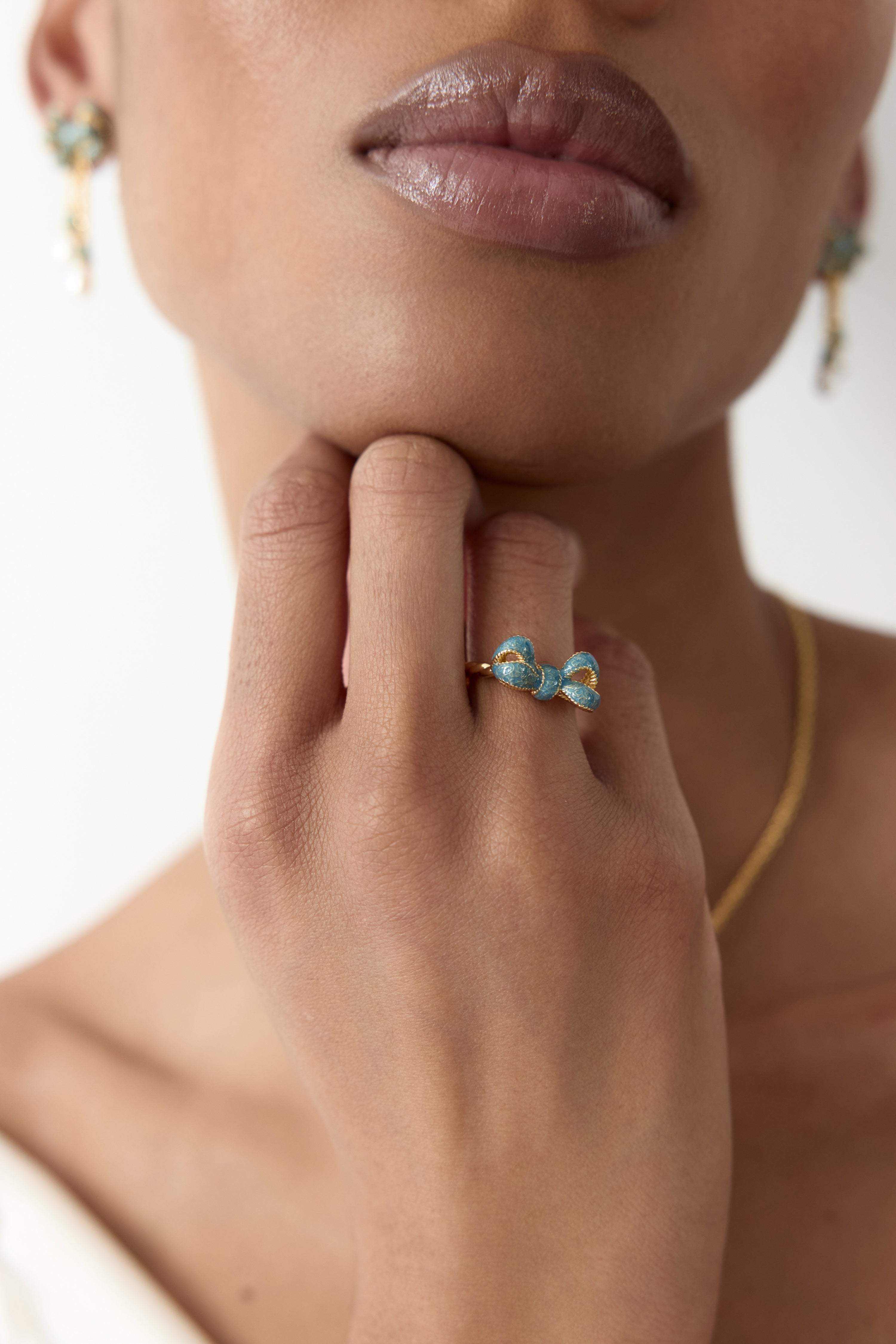 Bague ruban bleu et doré et perles de culture