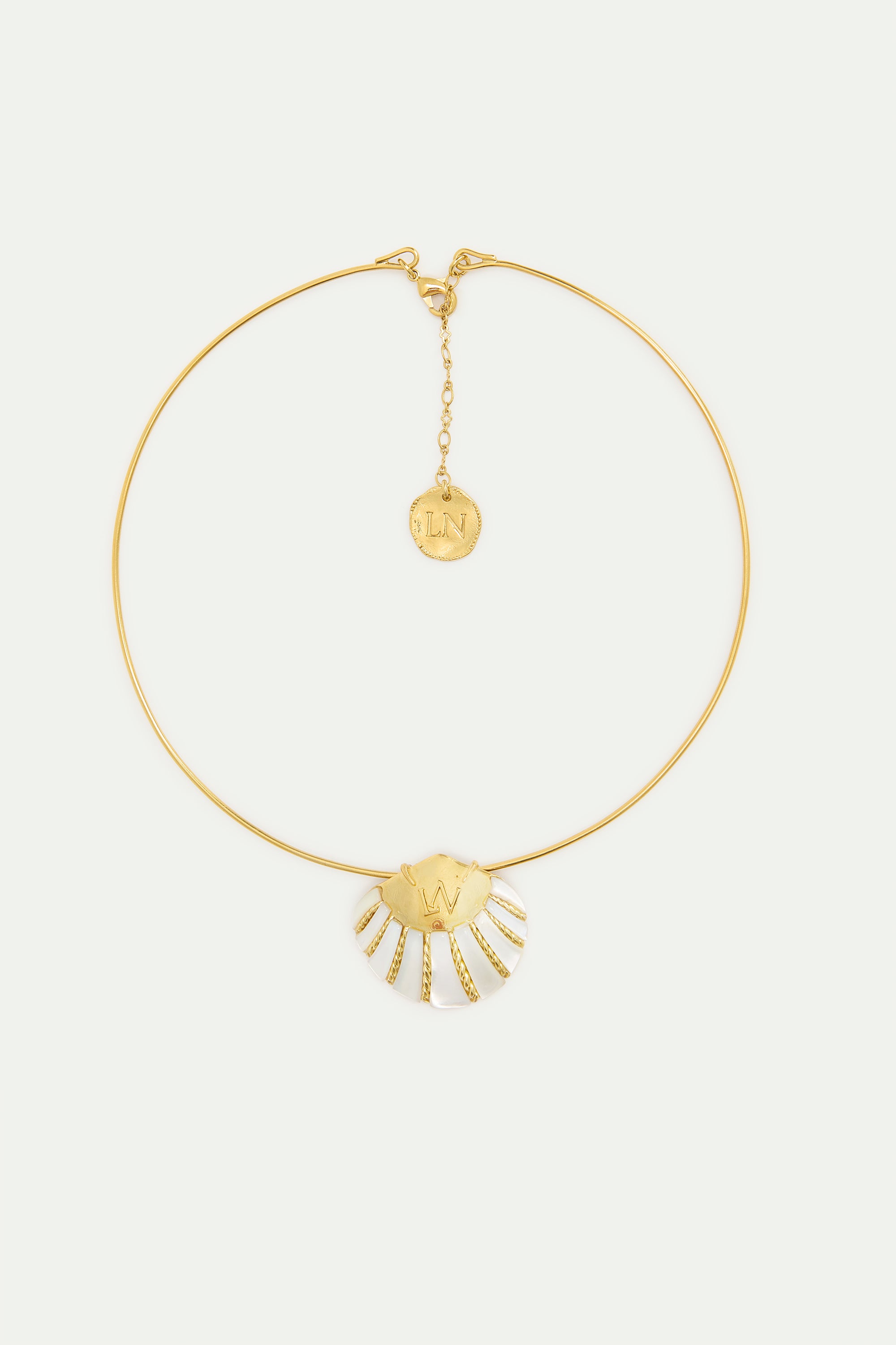Collier torque coquillage blanc et doré