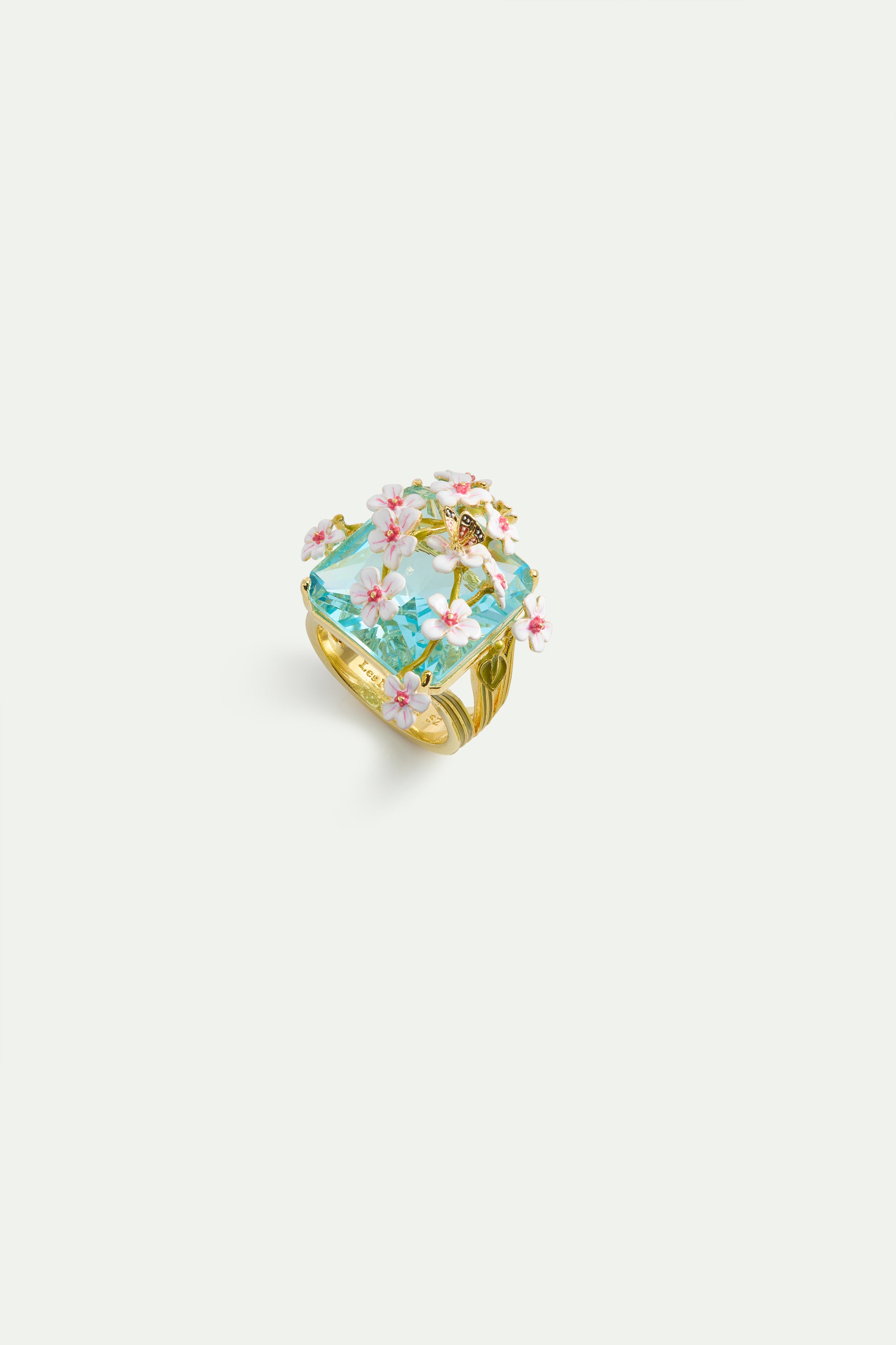 Bague pierre carrée facettée bleue, aubépines blanches et roses et papillon