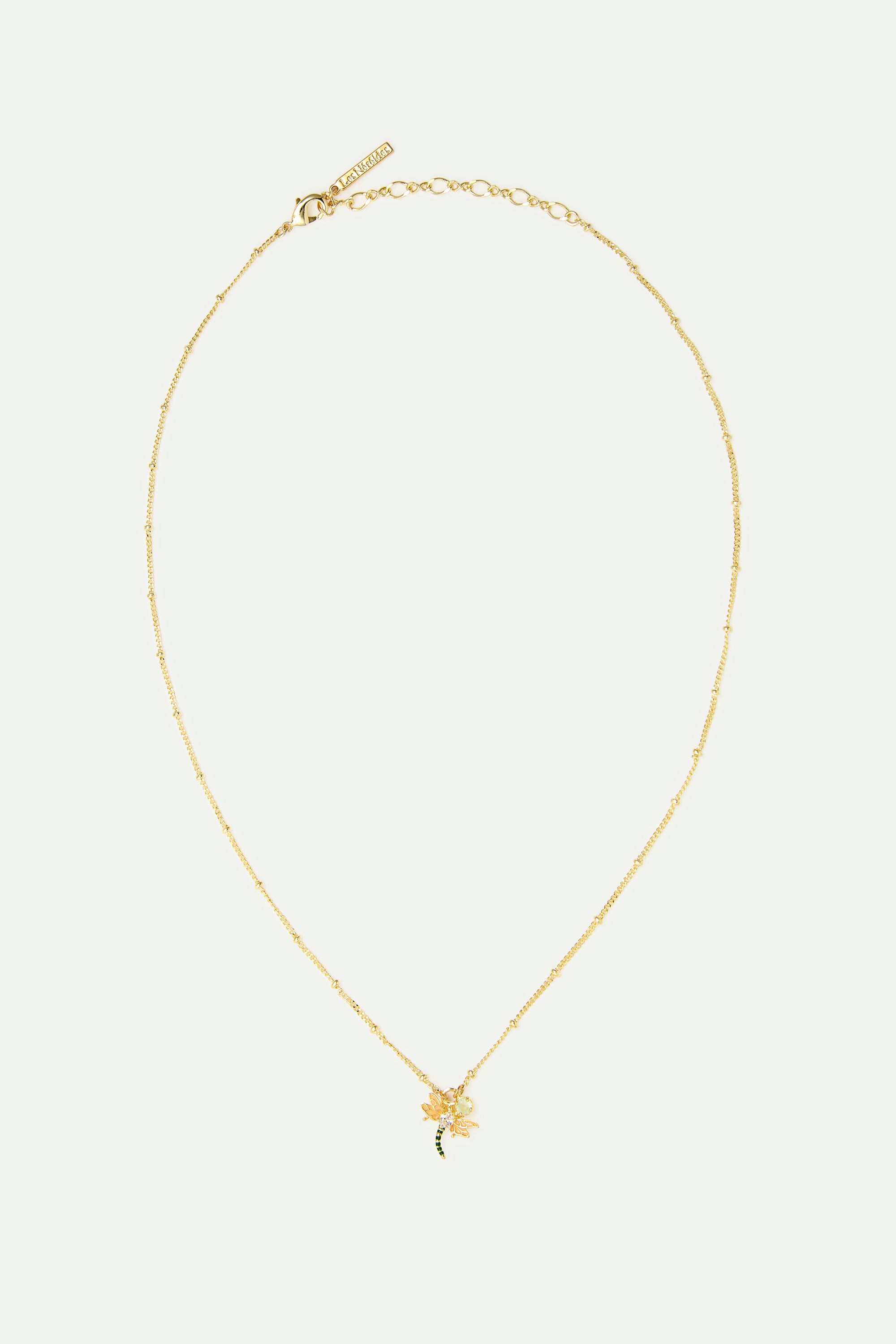Collier pendentif libellule, hellébore rose et verre facetté vert