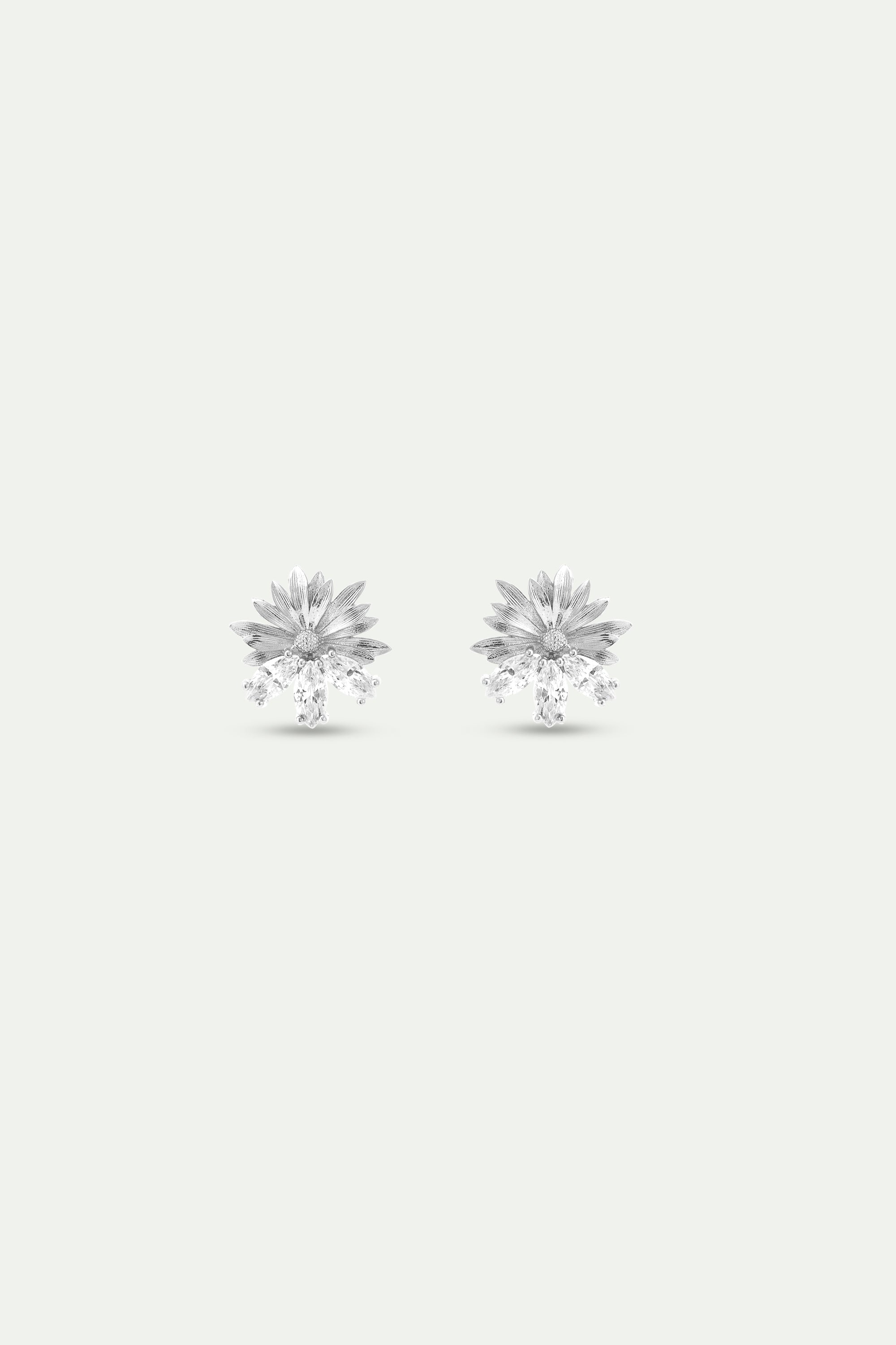 Boucles d'oreilles argentées marguerite et pierres blanches