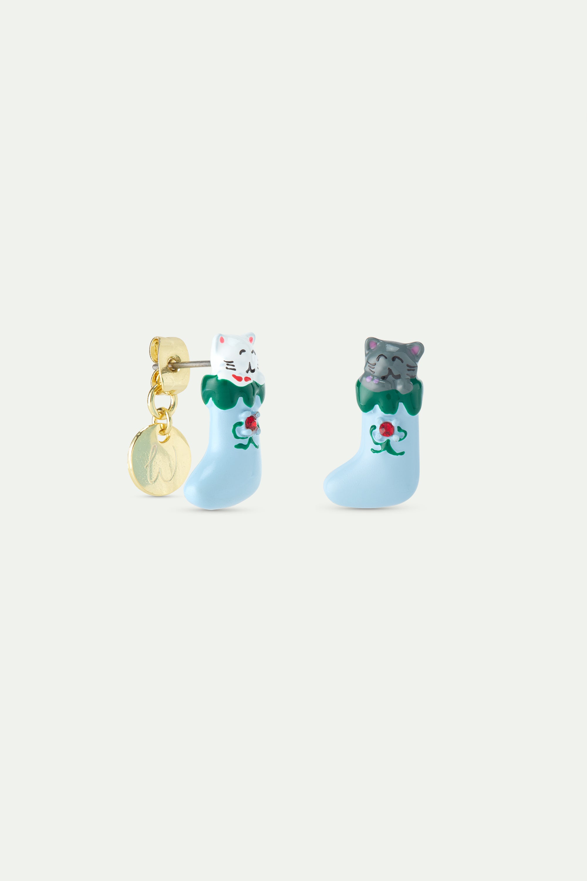 Pendientes calcetín navideño, gatos blancos y grises y cristal facetado rojo