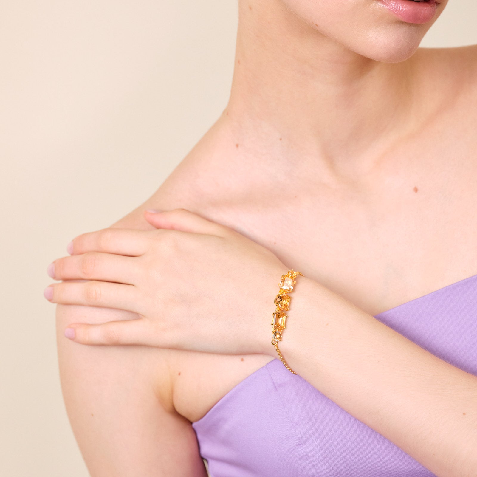 Bracelet fin 5 pierres et fleurs la diamantine rose abricot