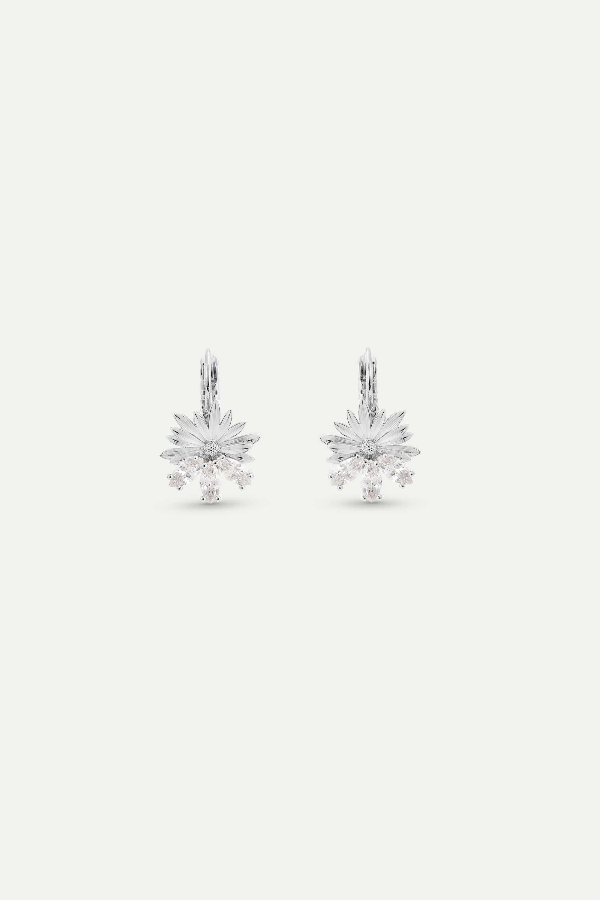 Silver sleeper earrings with daisies and white stones