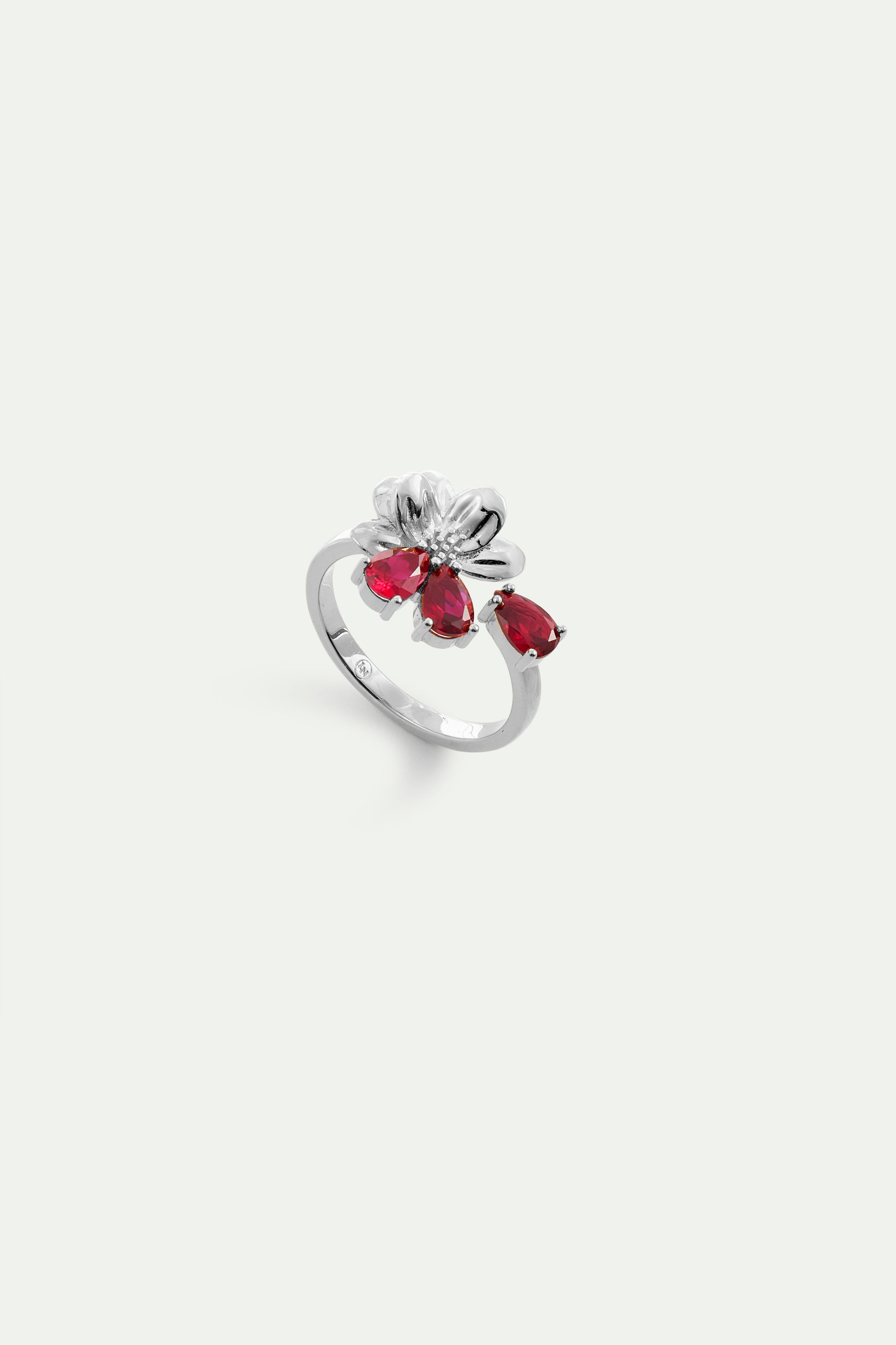 Bague ajustable argentée fleur de cosmos et pierres rouges