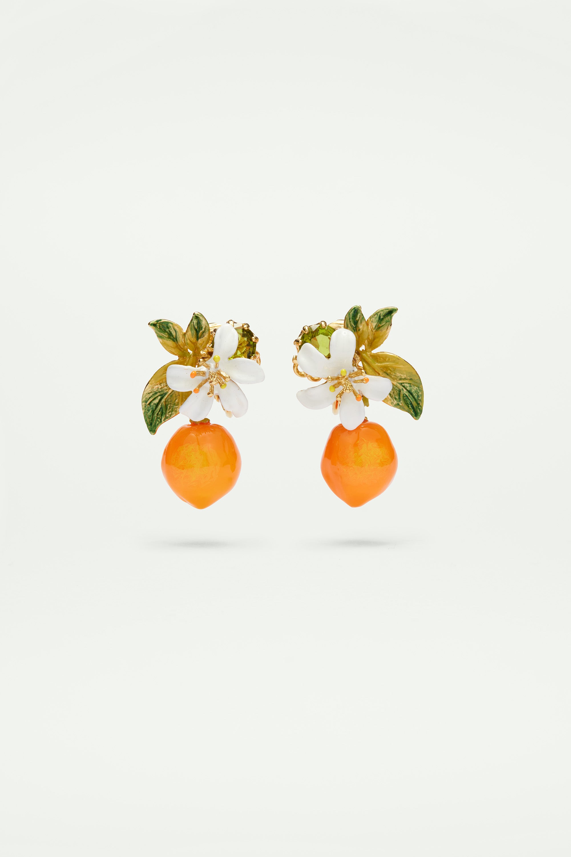 Pendientes de clip naranja y flor de azahar
