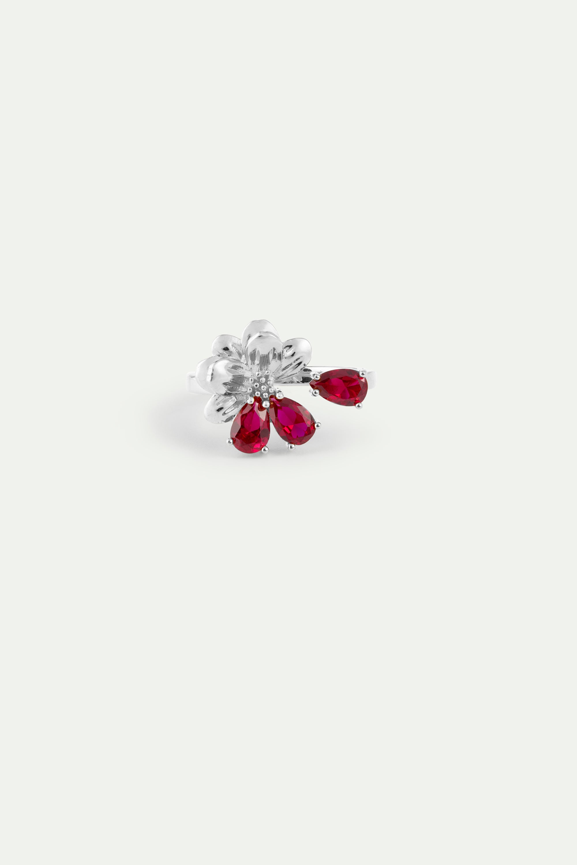 Bague ajustable argentée fleur de cosmos et pierres rouges