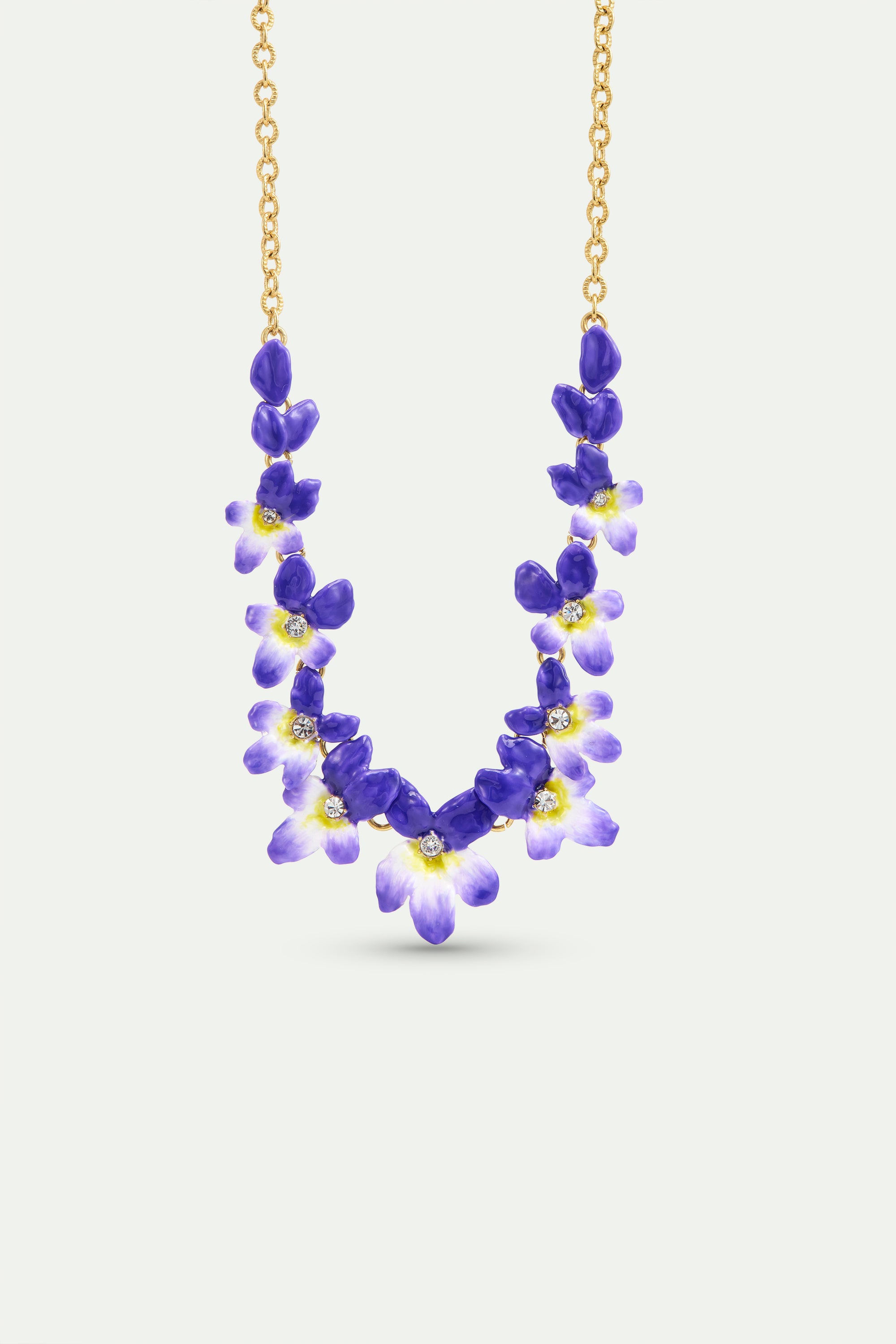Collier plastron violettes et cristaux facettés