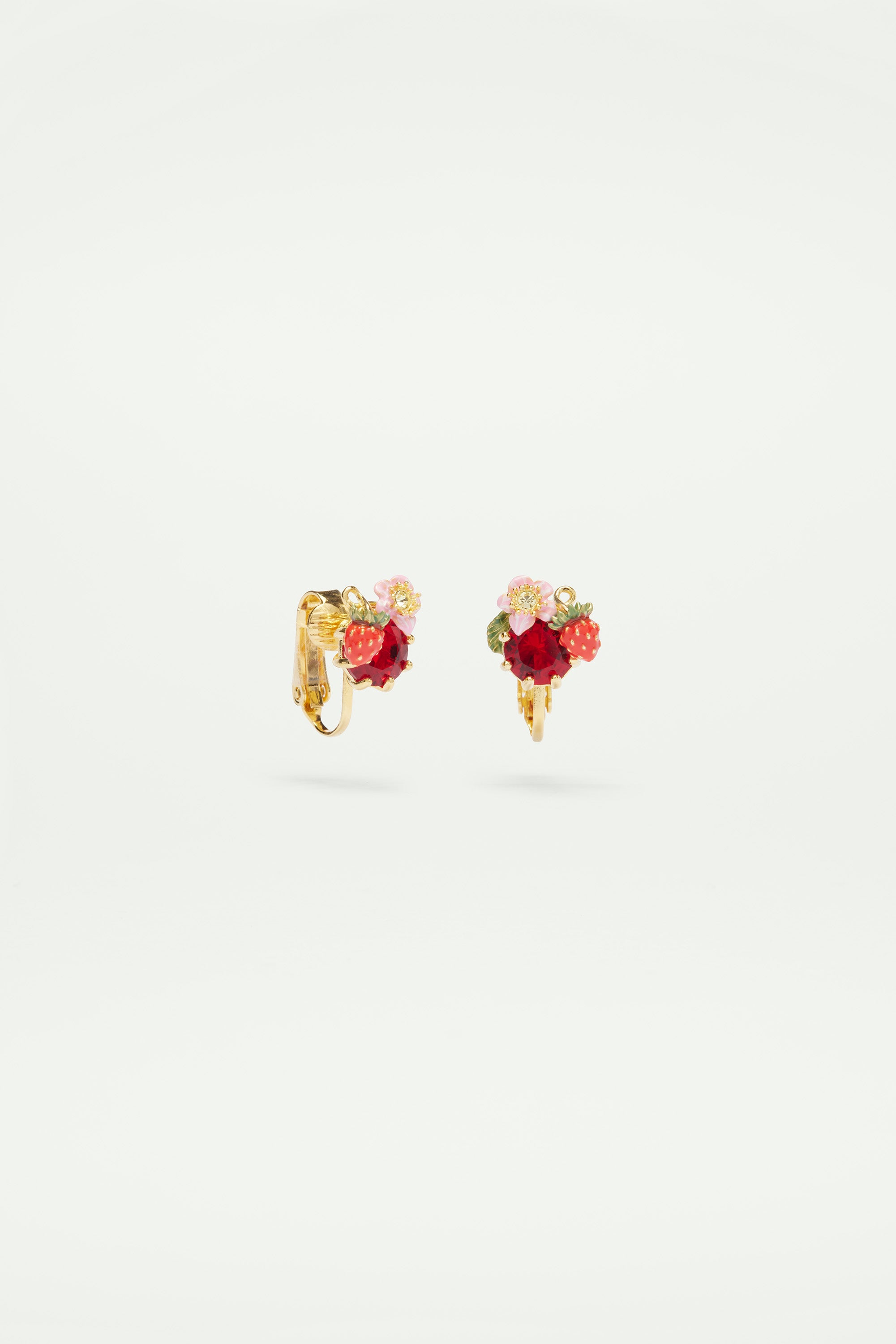 Boucles d’oreilles tiges fraise des bois et pierre rouge
