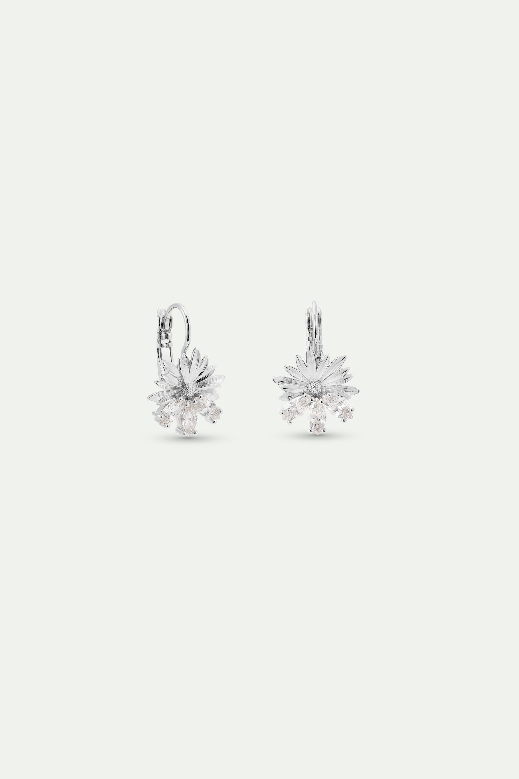 Silver sleeper earrings with daisies and white stones