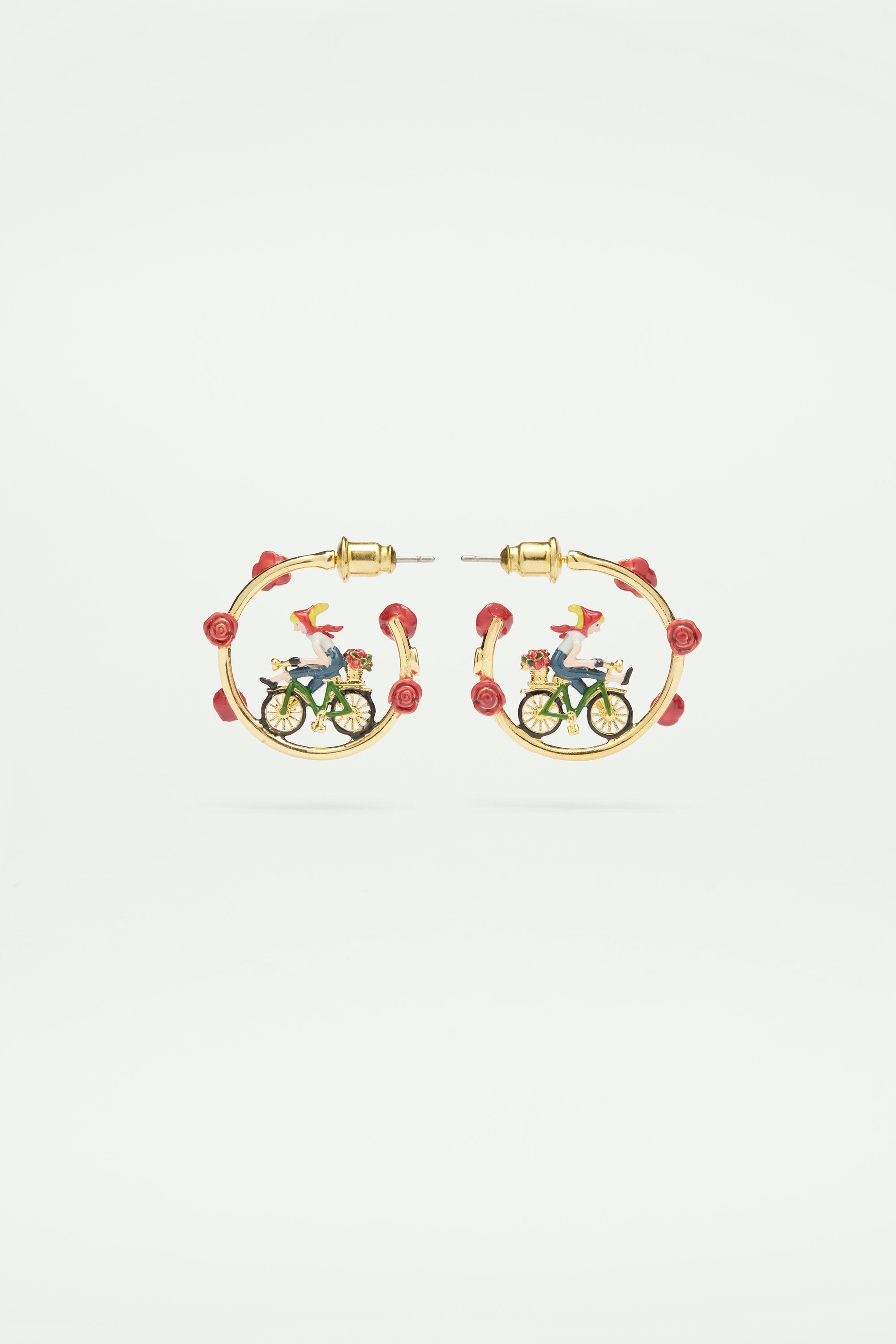 Boucles d'oreilles tiges créoles roses et femme sur son vélo
