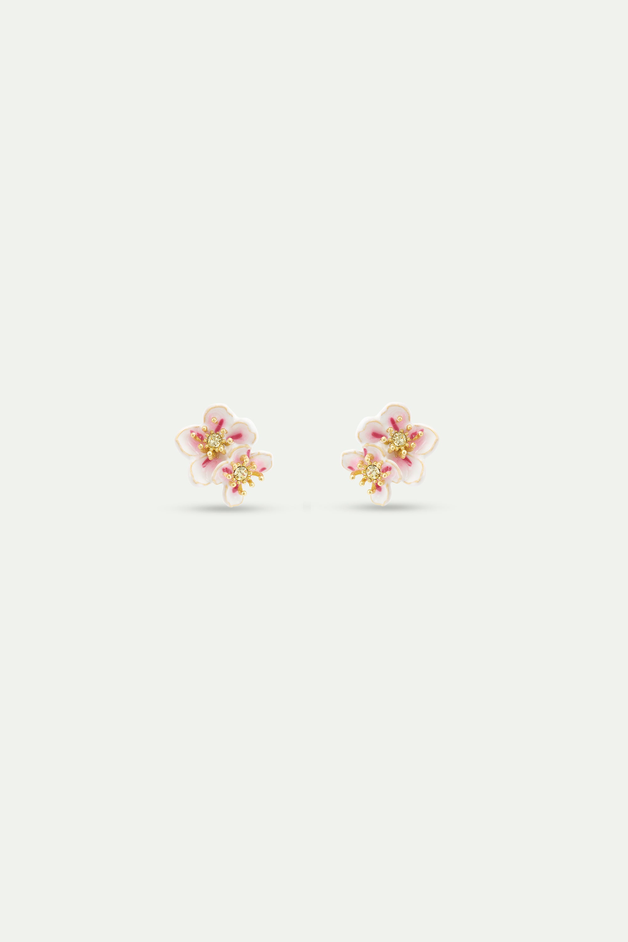 Boucles d'oreilles duo de mini fleurs blanches de cerisier