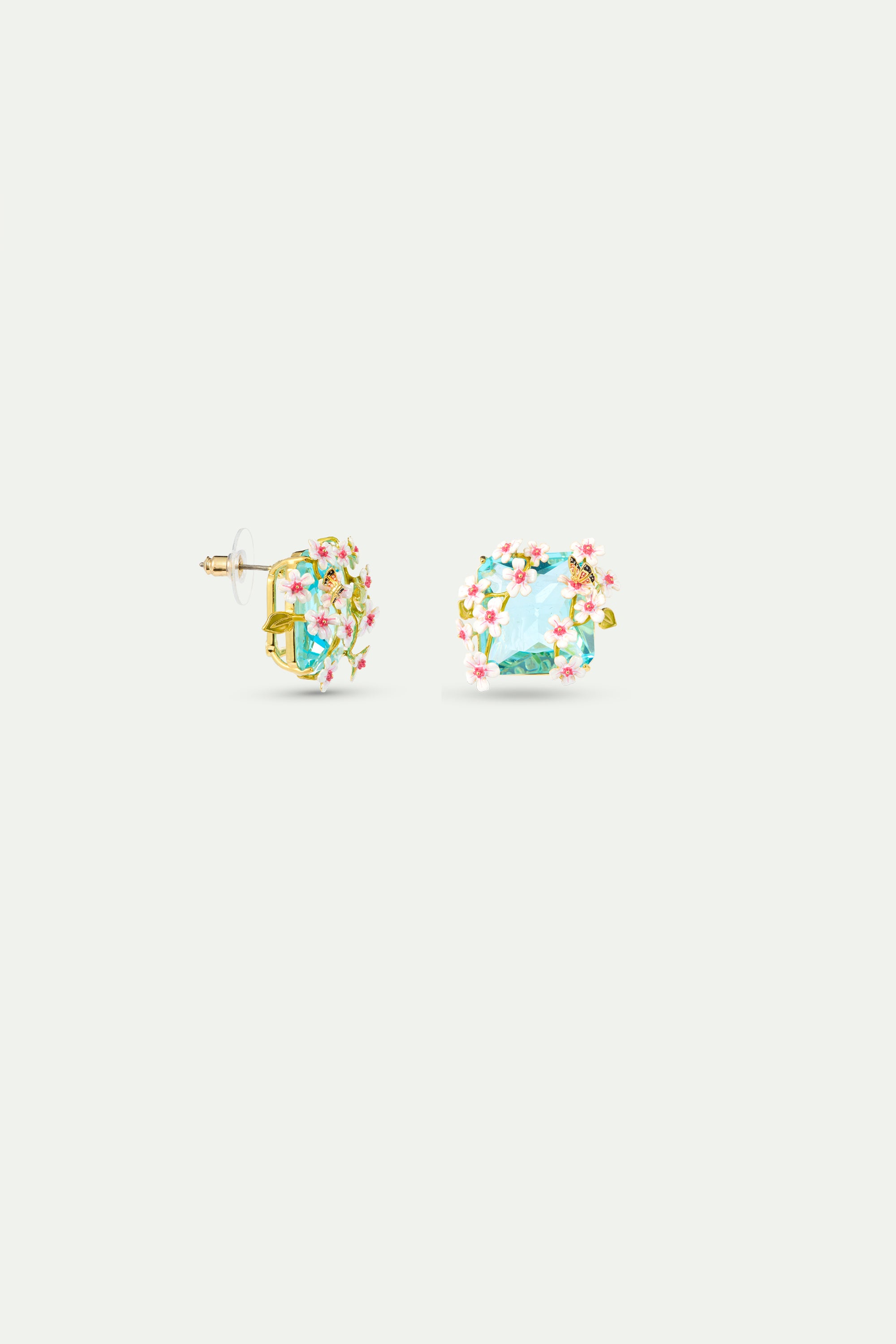 Boucles d'oreilles pierre carrée facettée bleue, aubépines blanches et roses et papillon