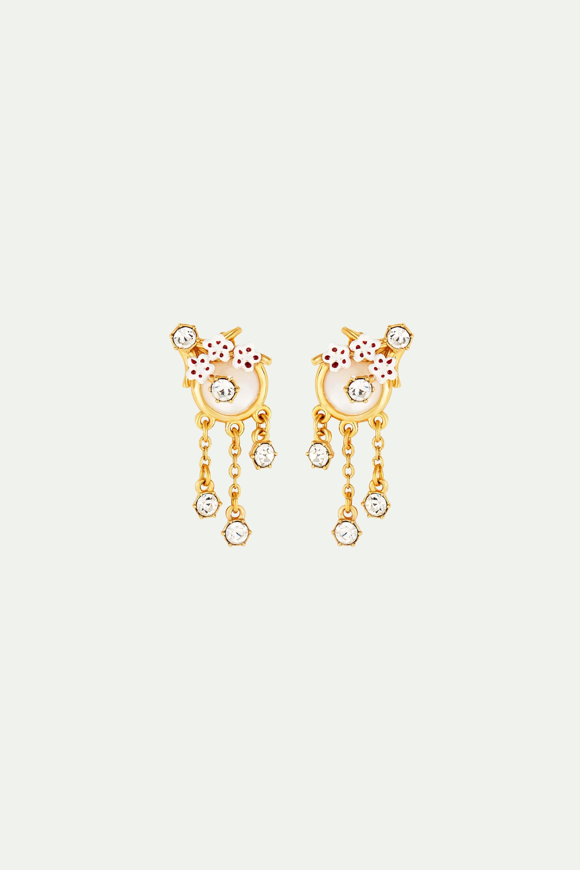 Boucles d'oreilles tiges pierre ronde blanche, fleurs de cerisier et cristaux