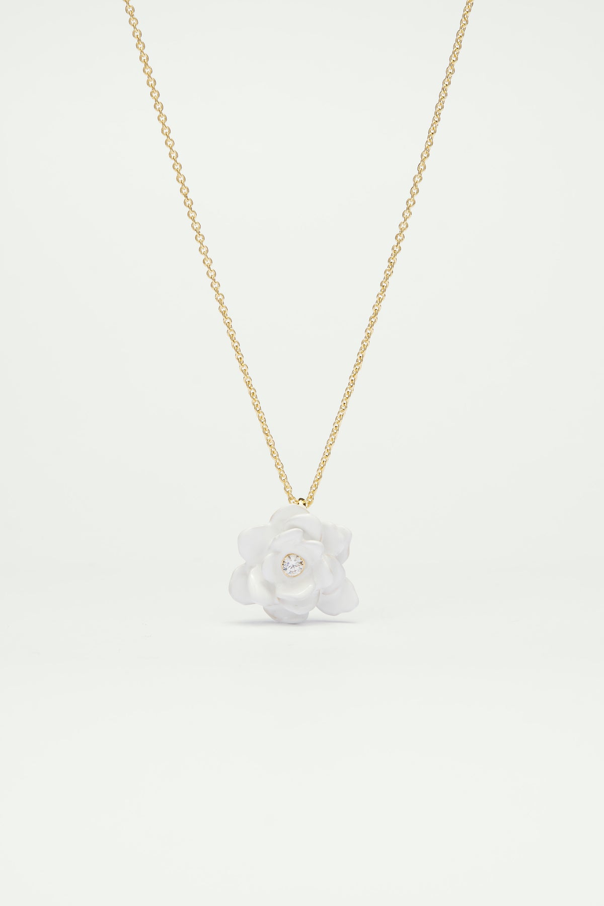 Collier fin gardénia et pierre en verre taillé