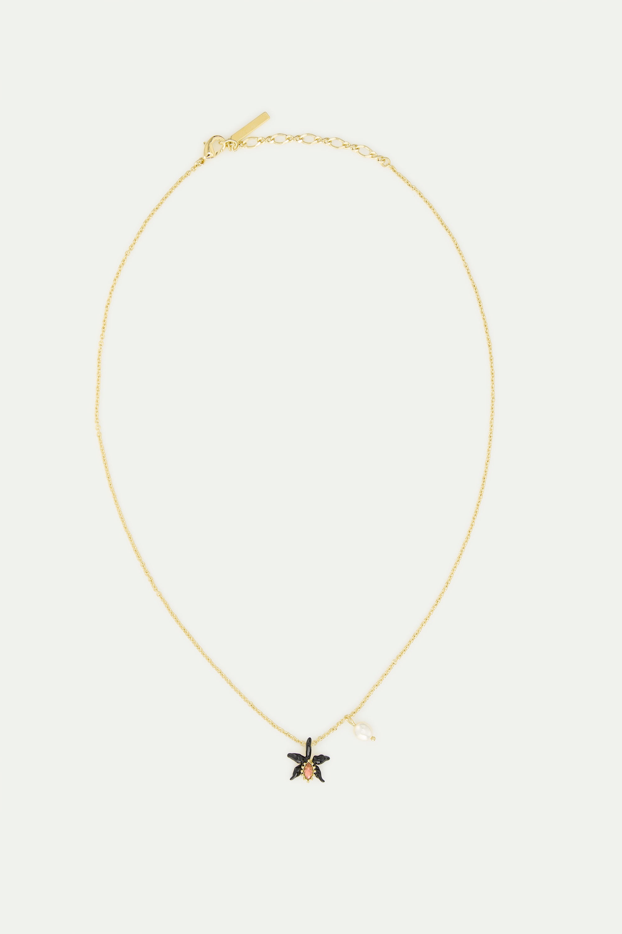 Collar fino colgante orquídea negra, cristal facetado rosa y perla cultivada