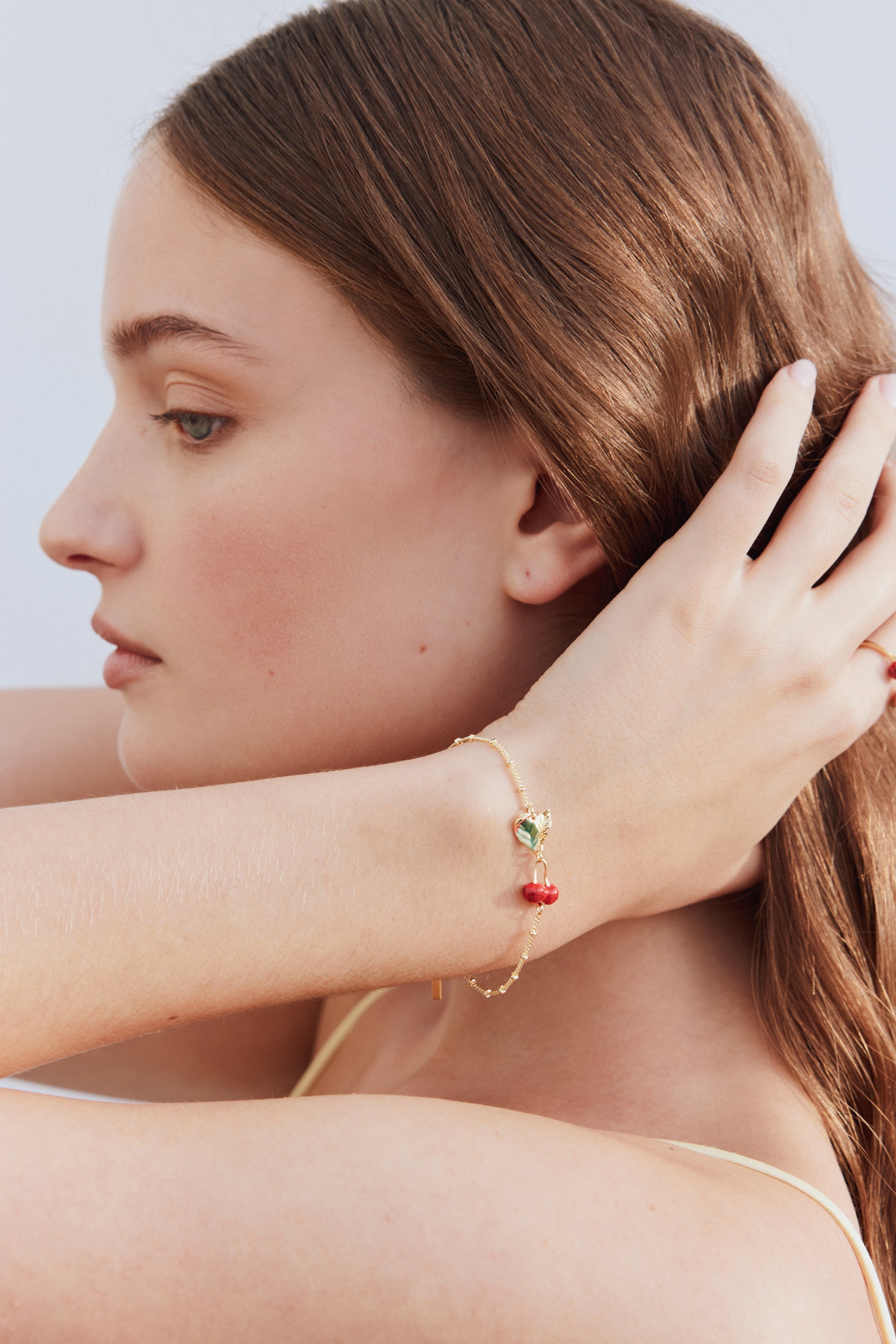 Bracelet fin cerises et feuilles