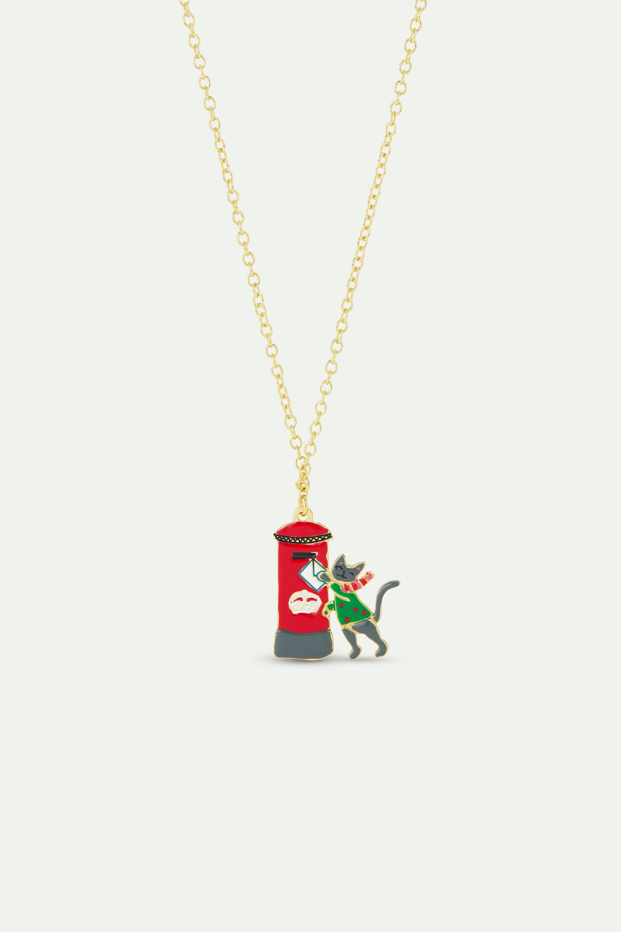 Collier pendentif boîte aux lettres rouge londonienne,courriel, chat gris et pull vert