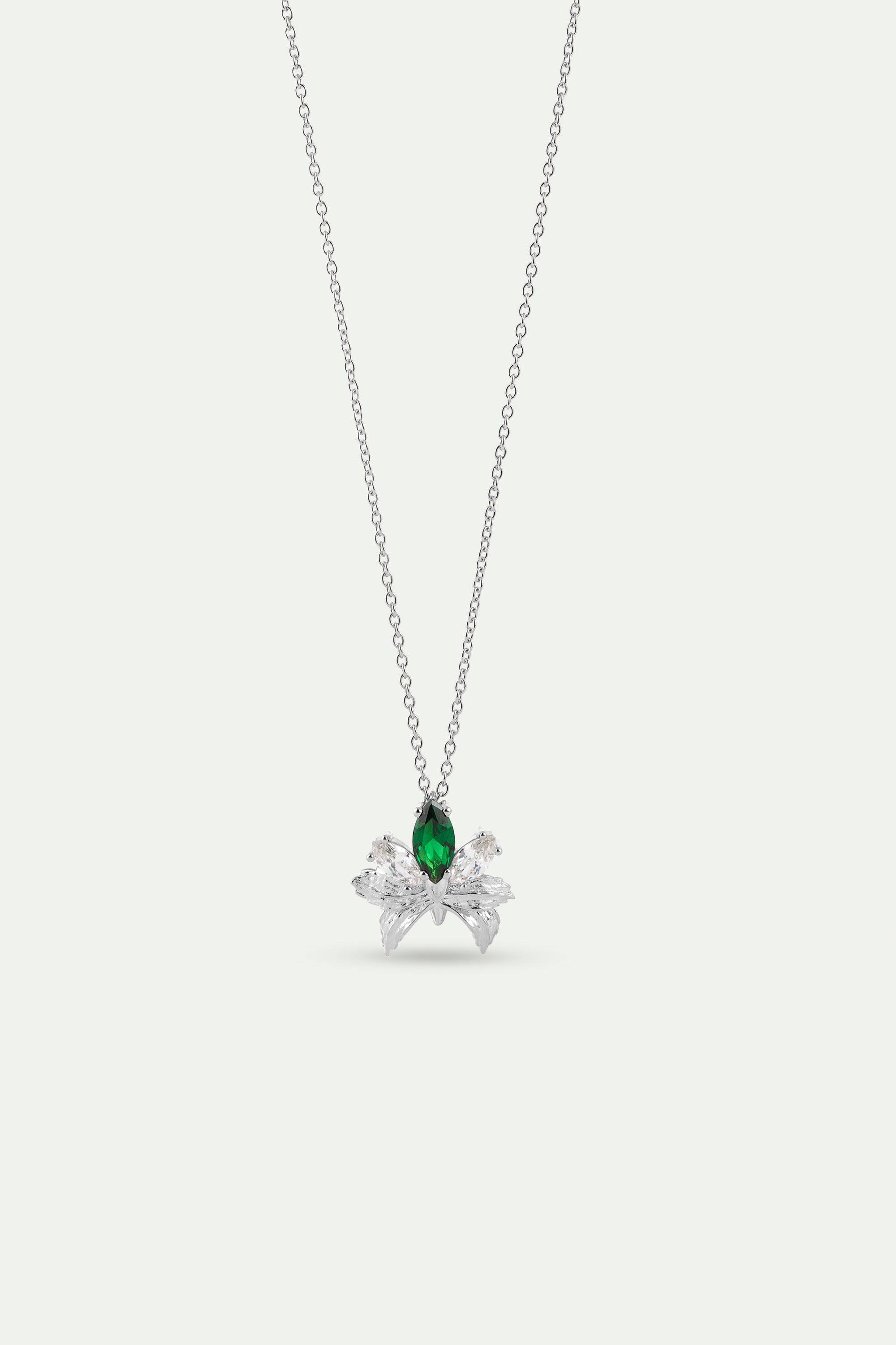 Collier pendentif argenté orchidée et pierres blanches et verte