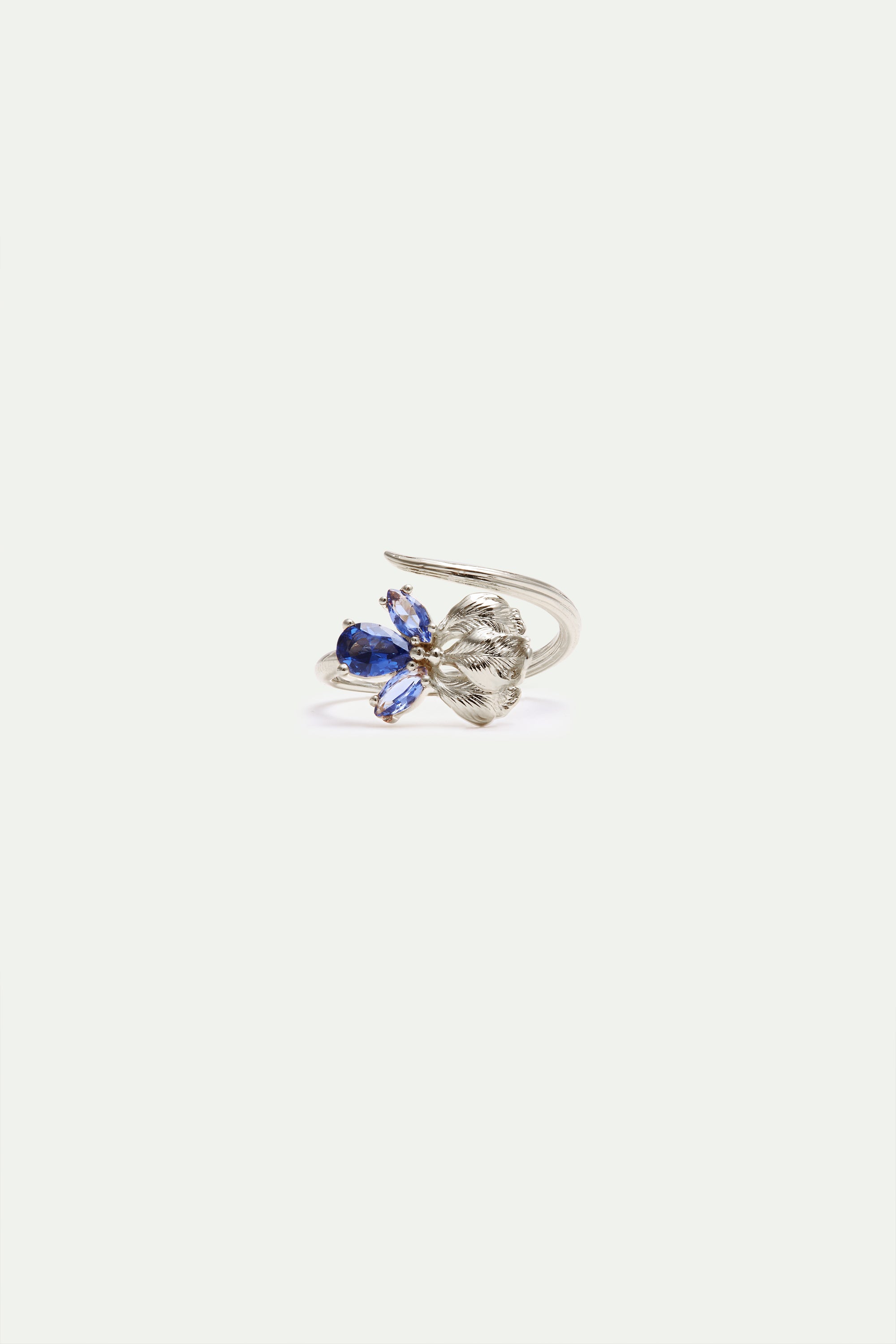 Anillo ajustable iris plateado y piedras azules