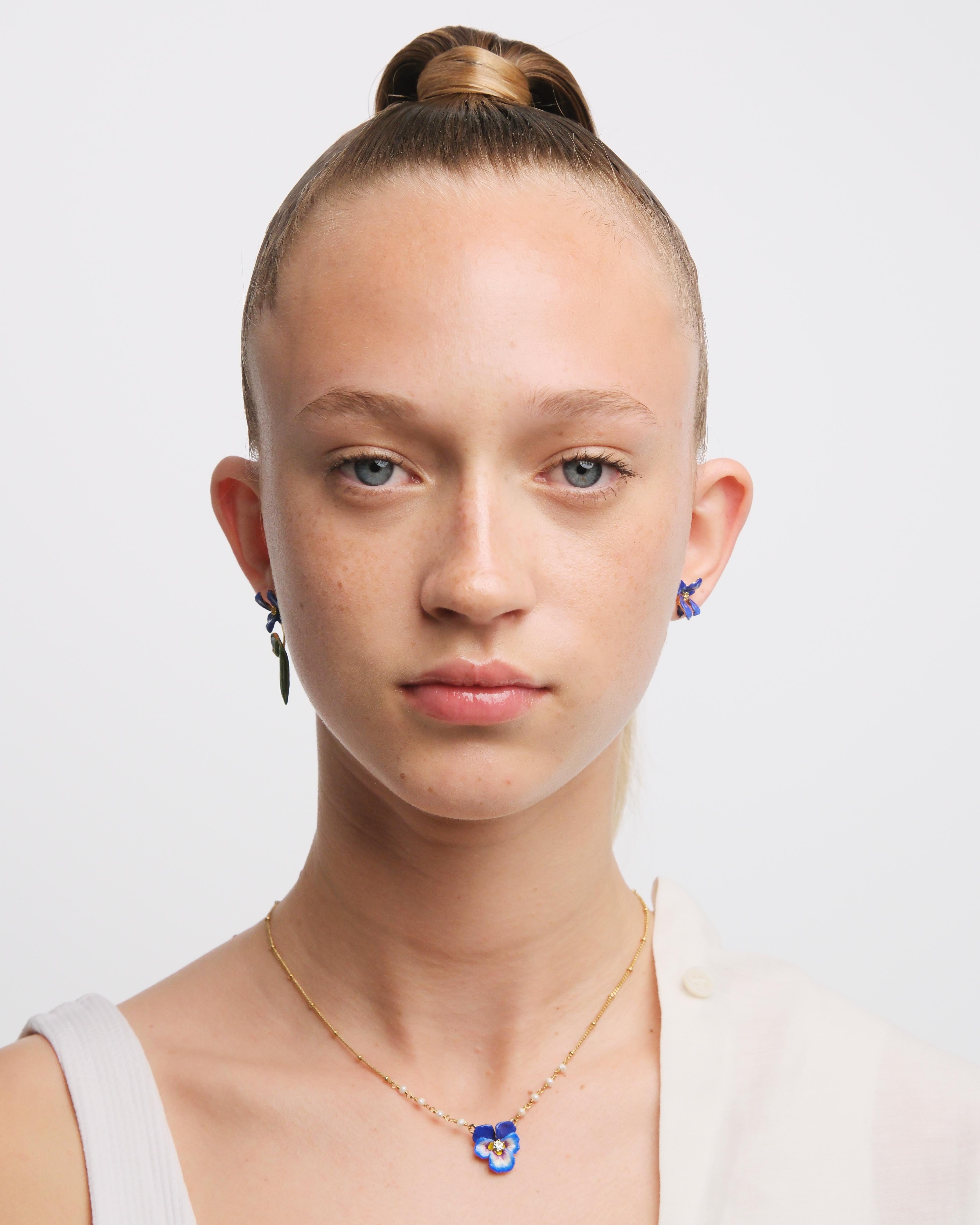 Collier pendentif pensée bleue et cristal taillé