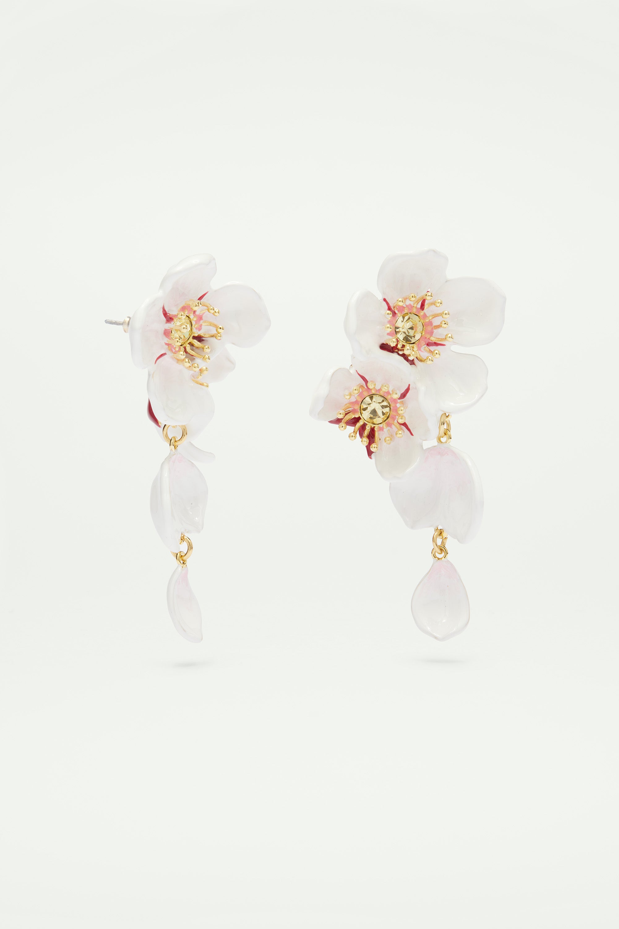 Boucles d'oreilles pendantes fleurs blanches de cerisier
