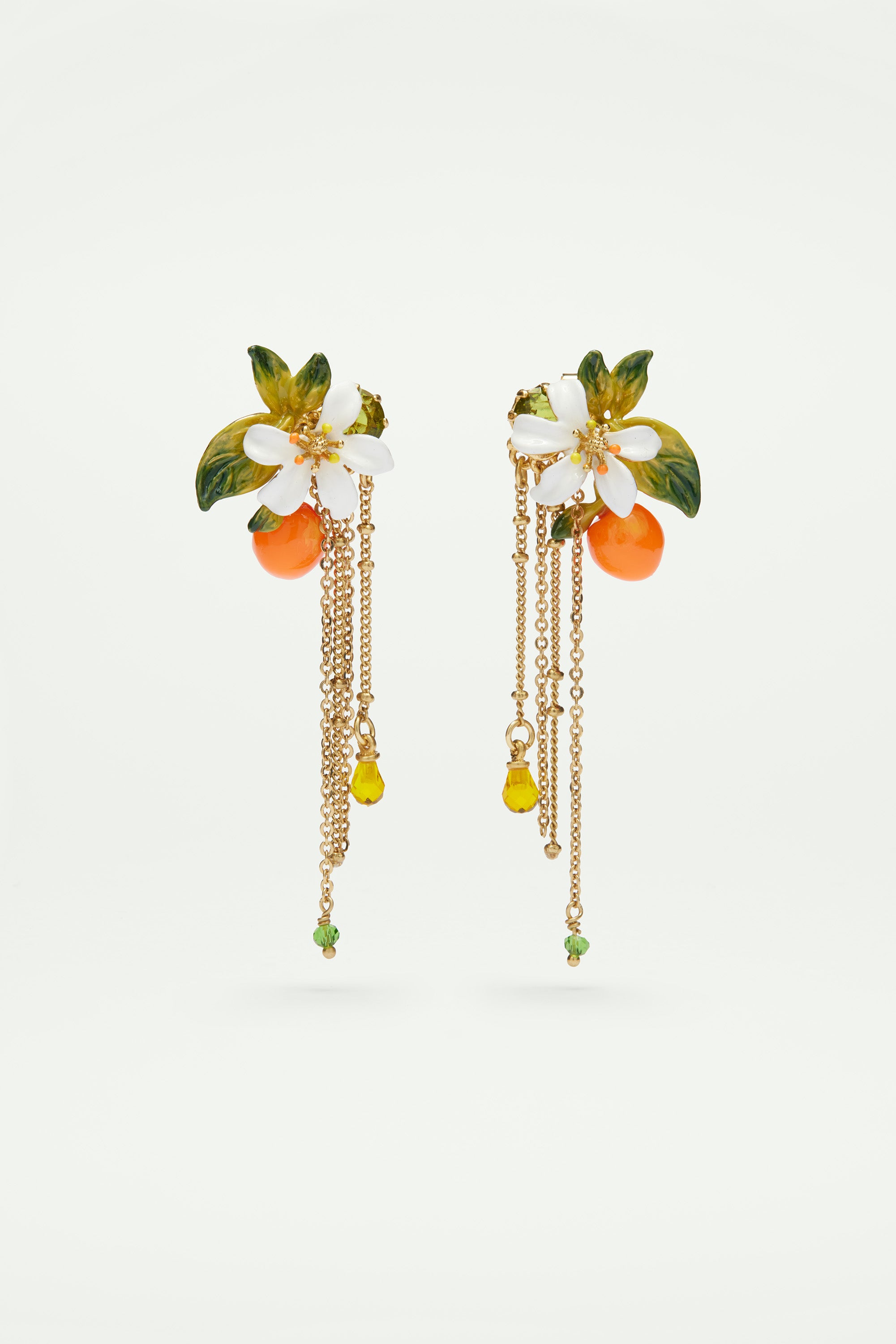 Pendientes de clip naranja, flor de azahar y cadenas