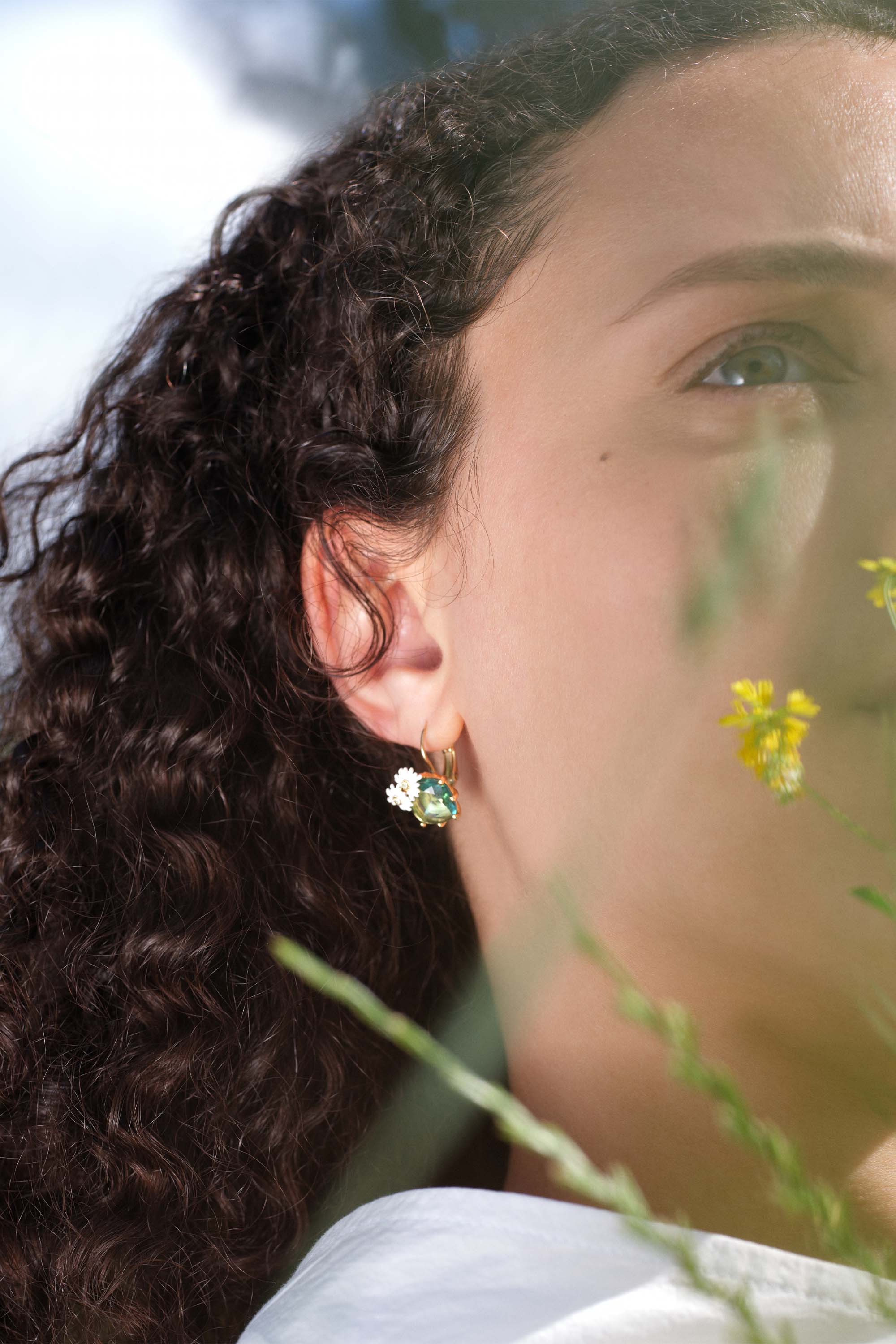 Boucles d'oreilles dormeuses parterre de marguerites