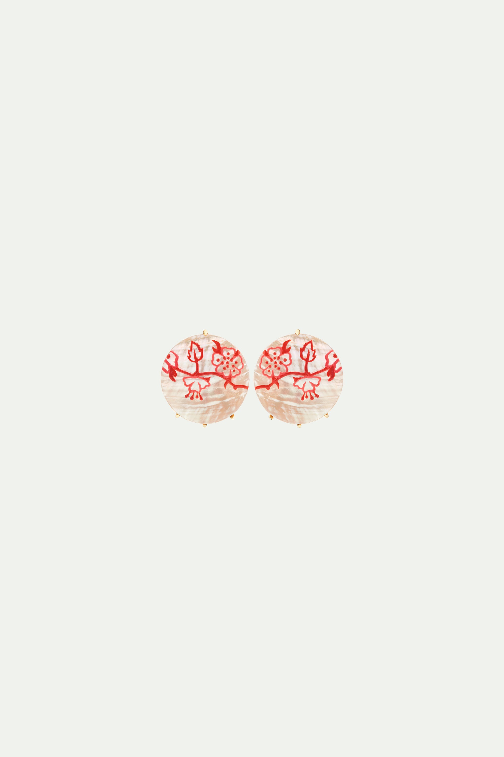 Boucles d'oreilles tiges estampe rouge de rosier sur nacre