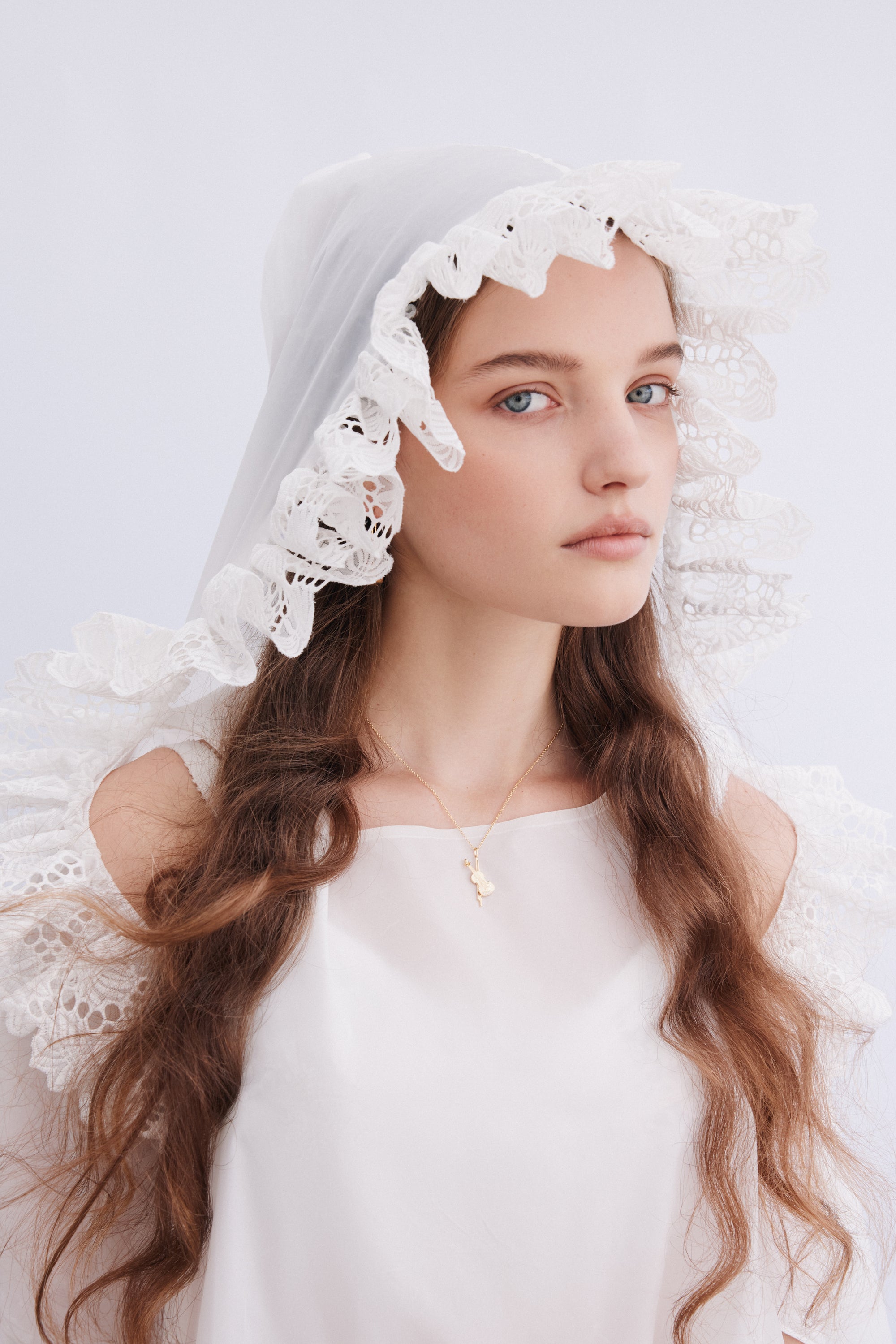 Collier pendentif violoncelle doré