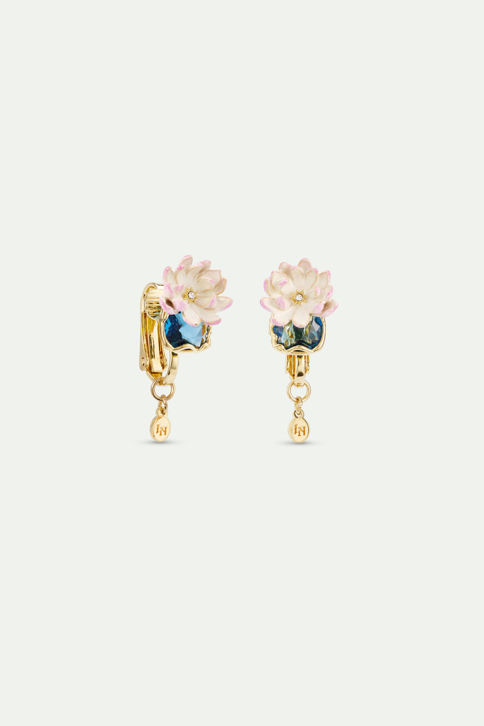 Boucles d’oreilles tiges nymphéa rose et pierre ronde bleue